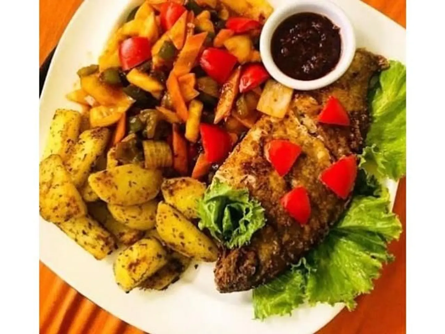 سمك مقلي مع خضار حامض حلو اسير