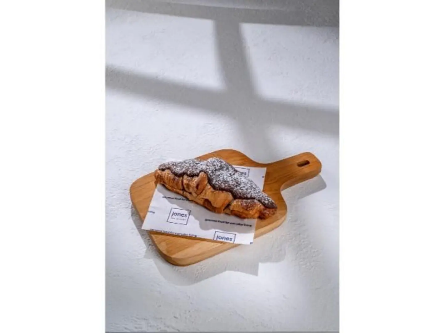 كرواسون بحشوة براوني الشوكولاتة الداكنة