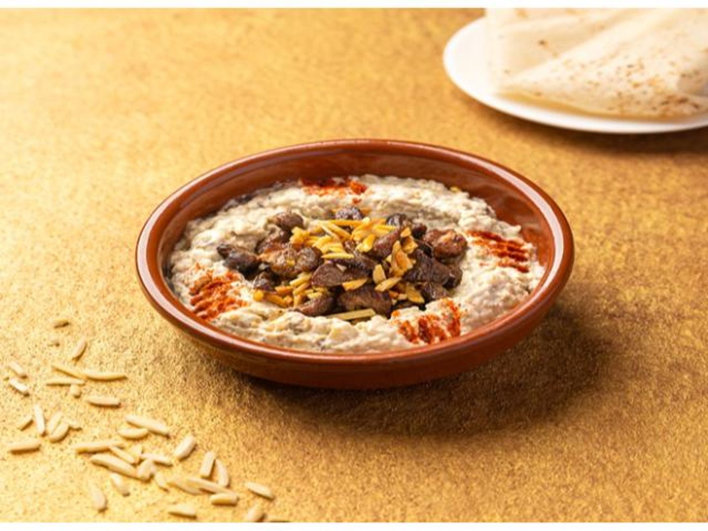علي نازك