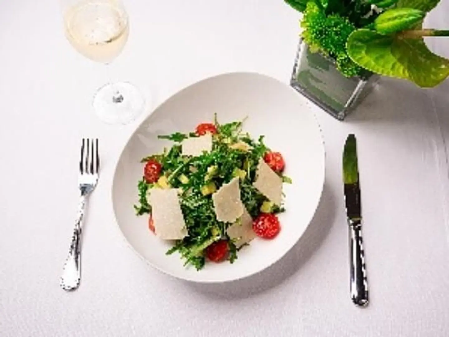 إنسالاتا روكولا، أفوكادو، بارميجيانو، بومودوريني