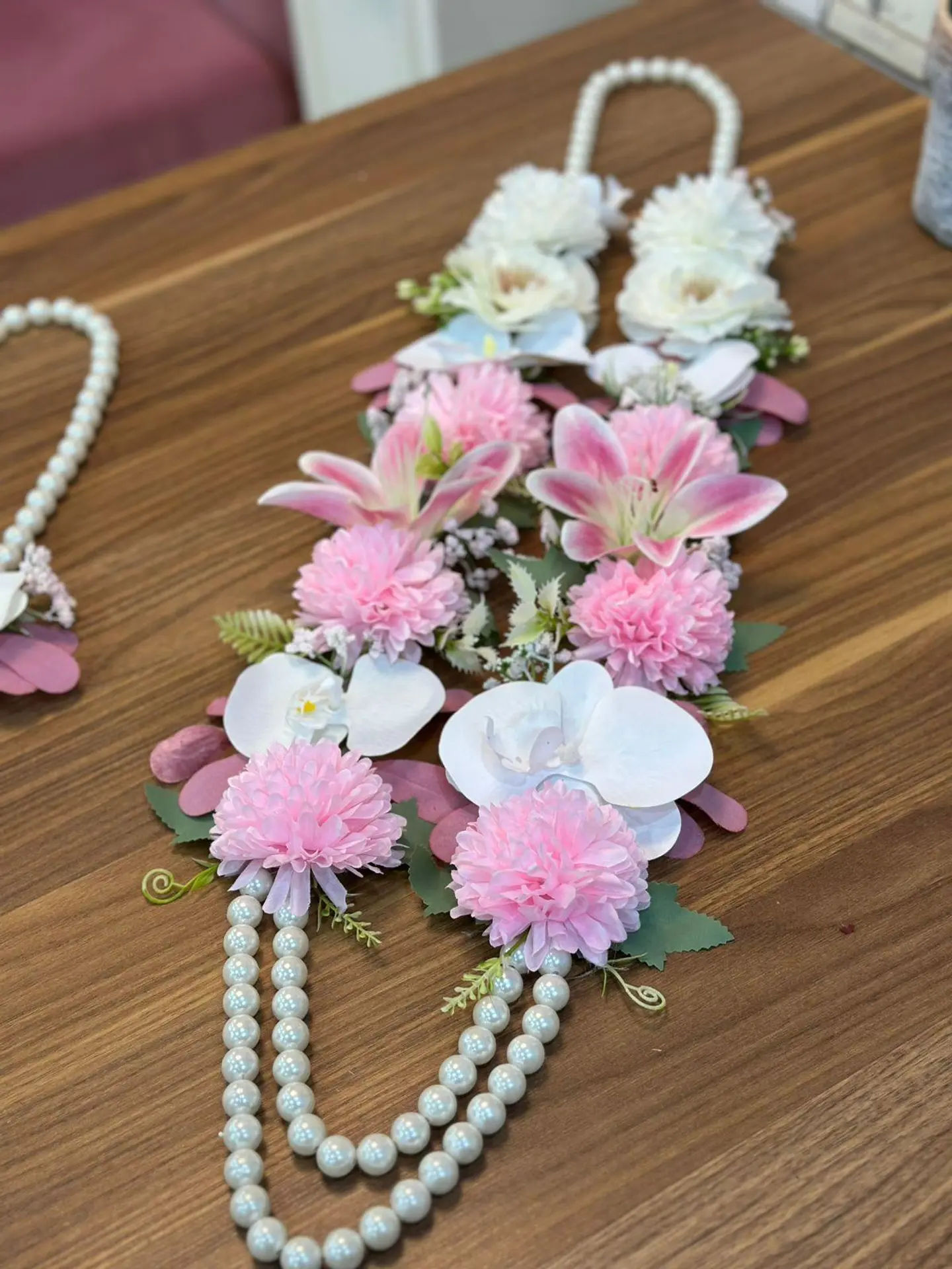 قلادة زهور صناعية