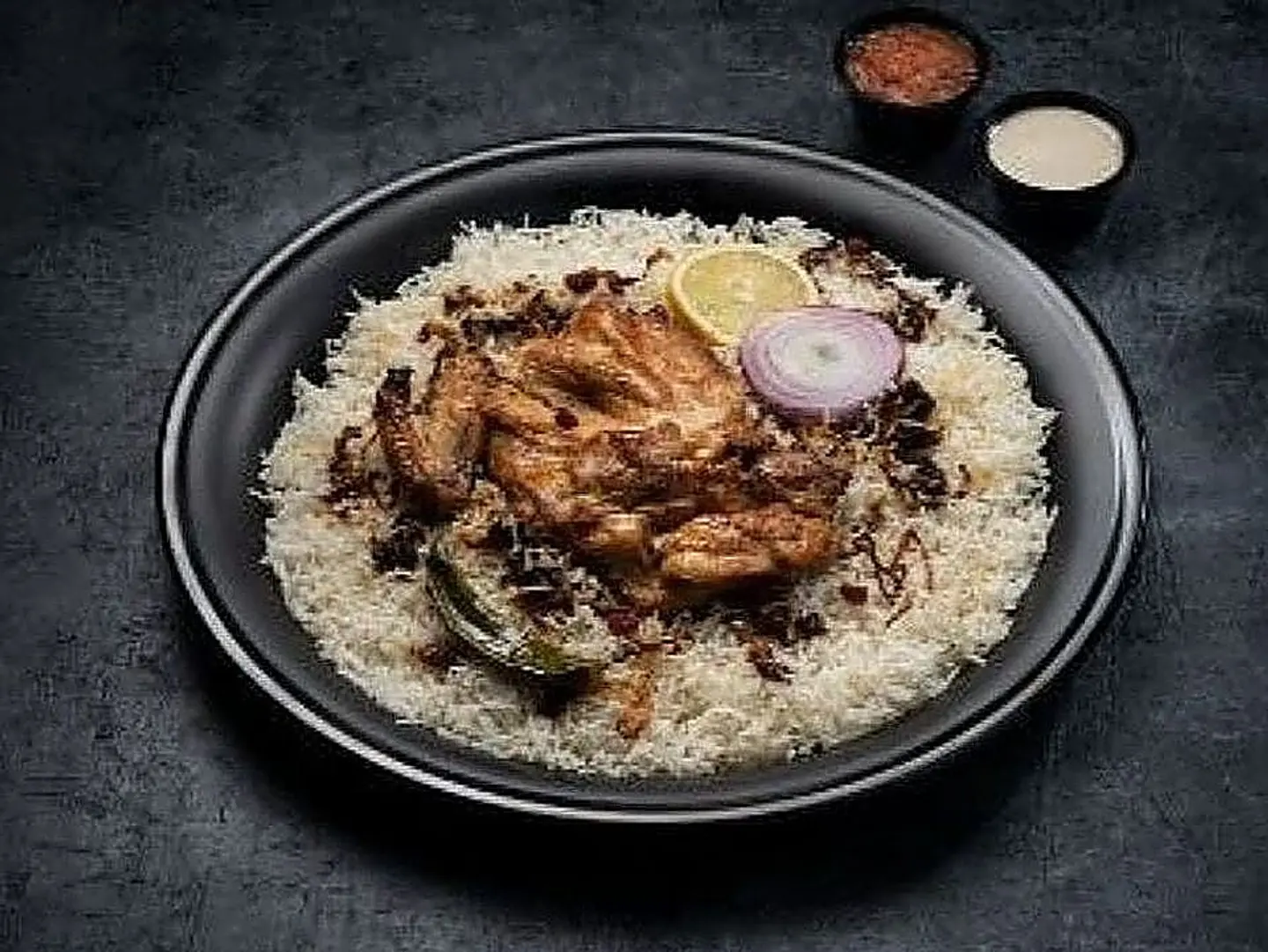 نصف حبه دجاج مظبي مع ارز بيشاور