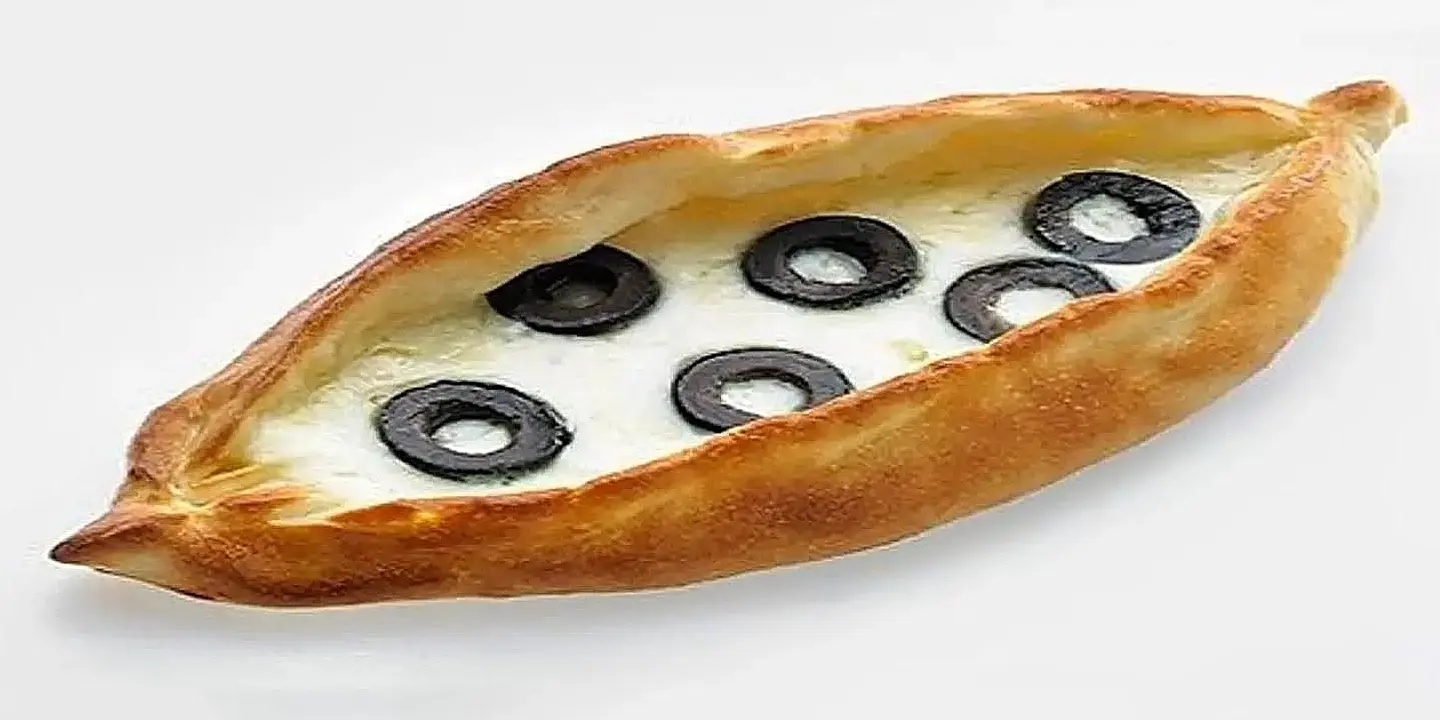 جبن بالزيتون