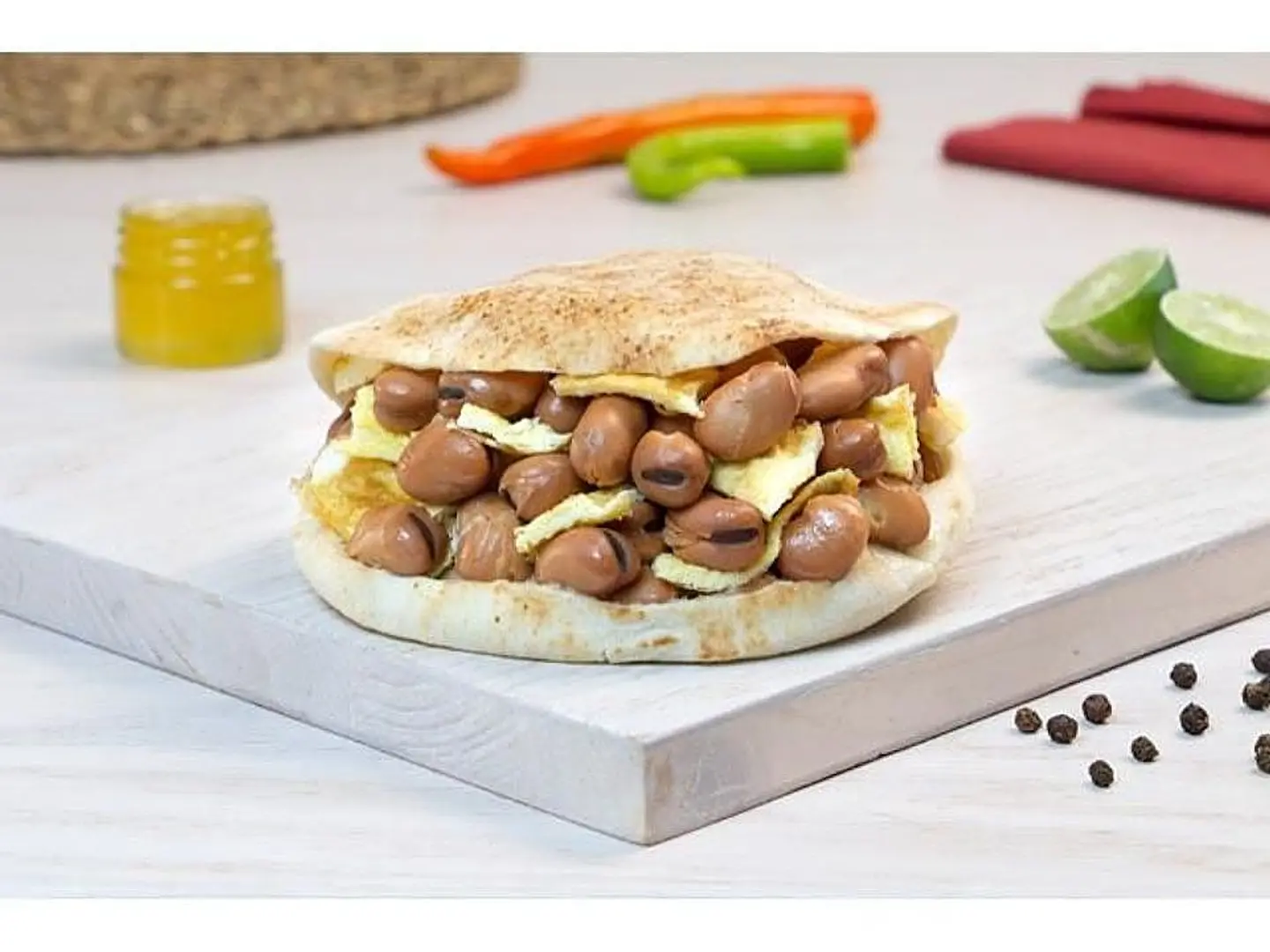 ساندوتش فول بيض مقلي