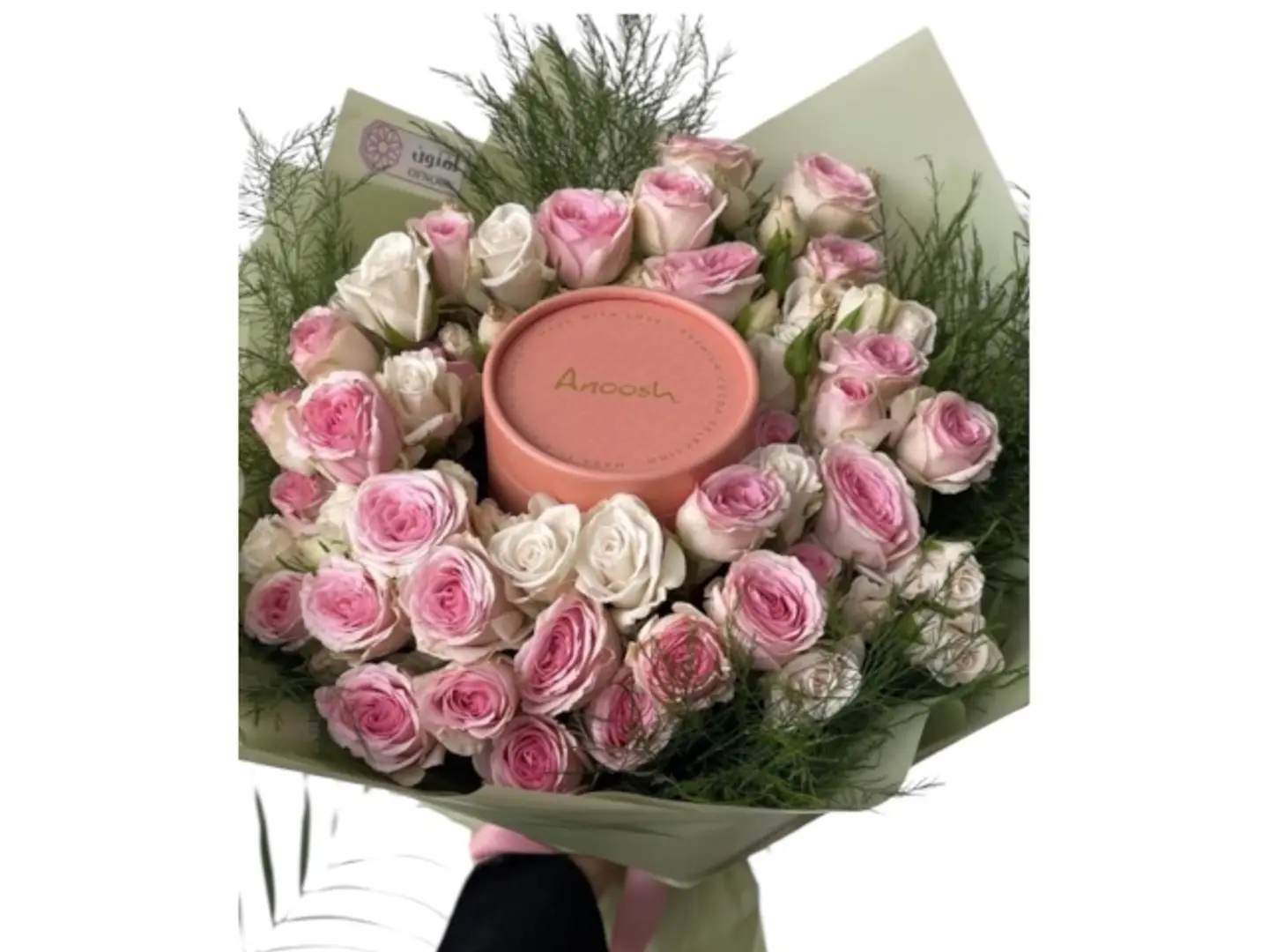 باقة وردية مع شوكلاتة انوش