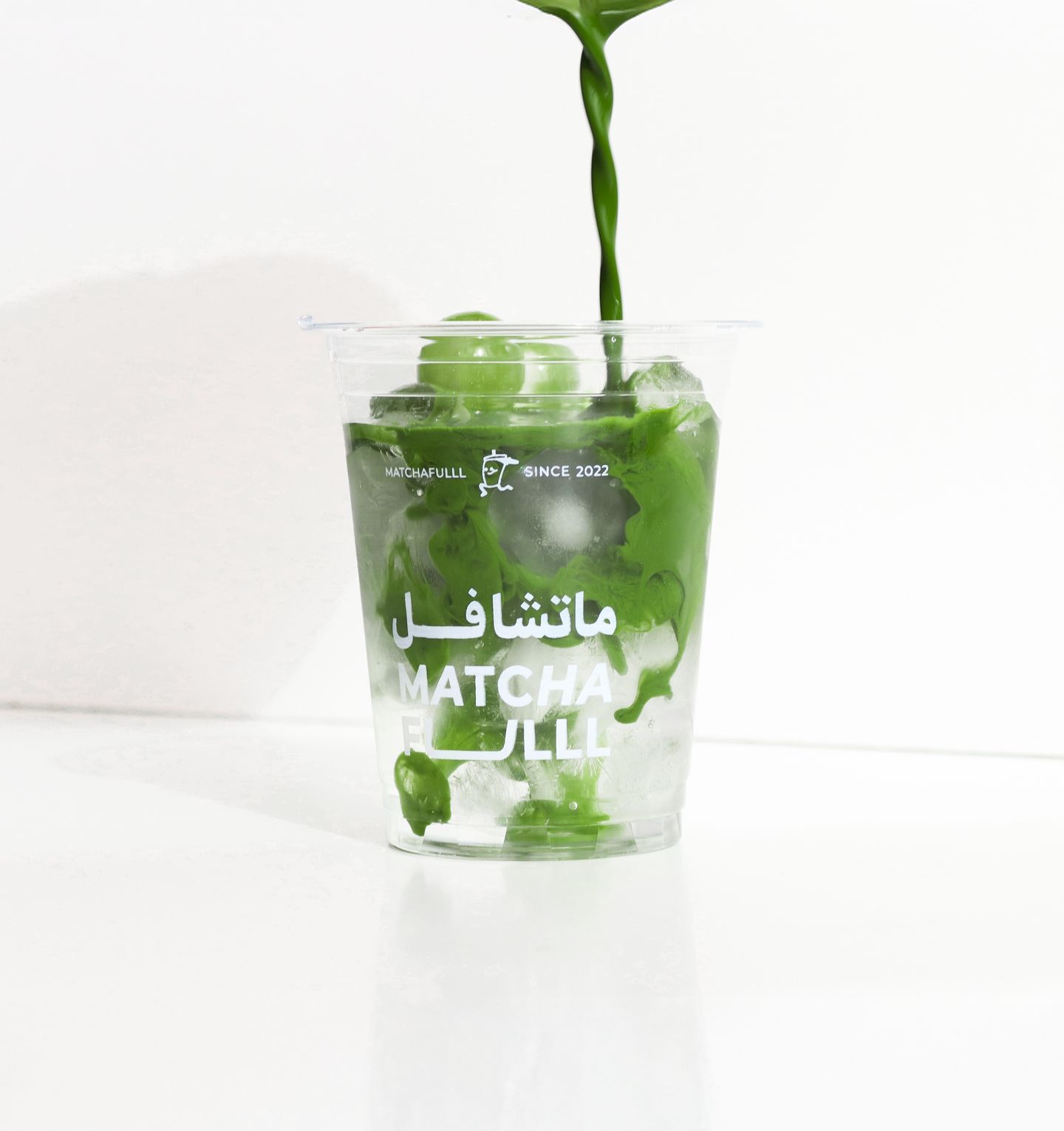 ماتشا مثلجة (بالماء)
