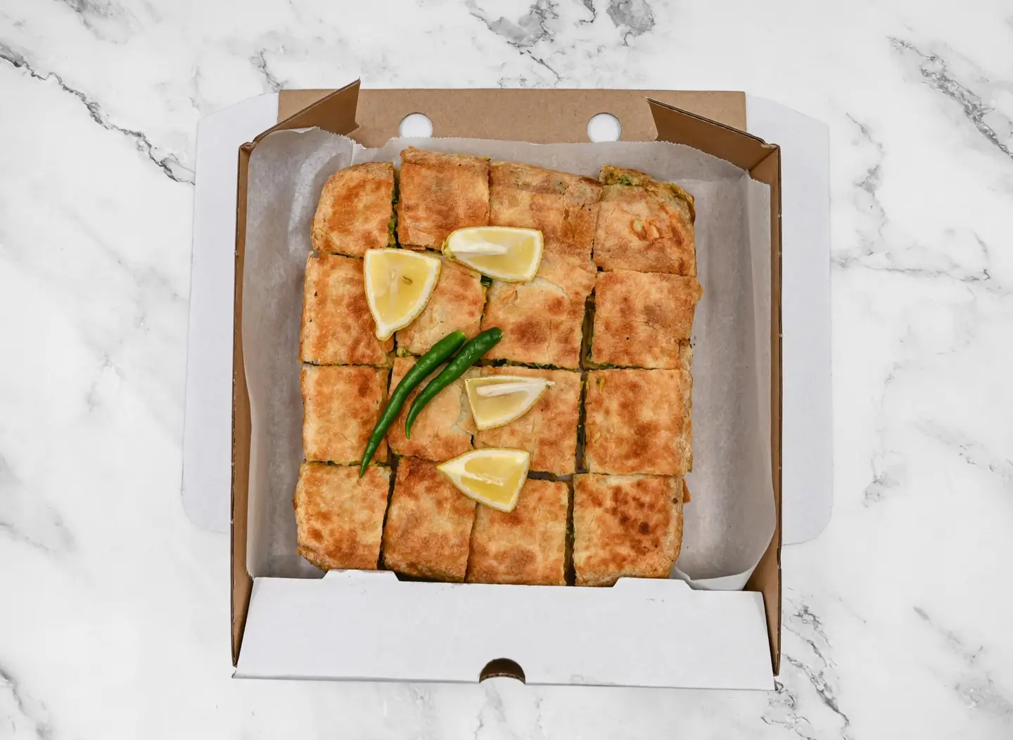 مطبق بالتونة