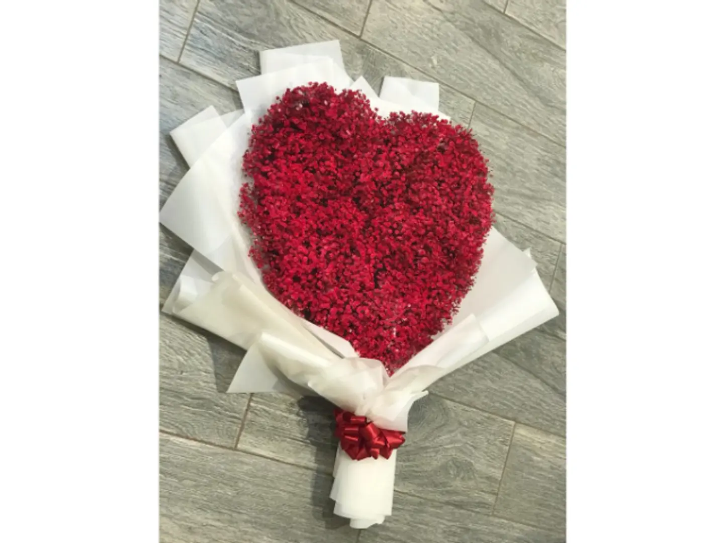 Big Gypsophilia Heart