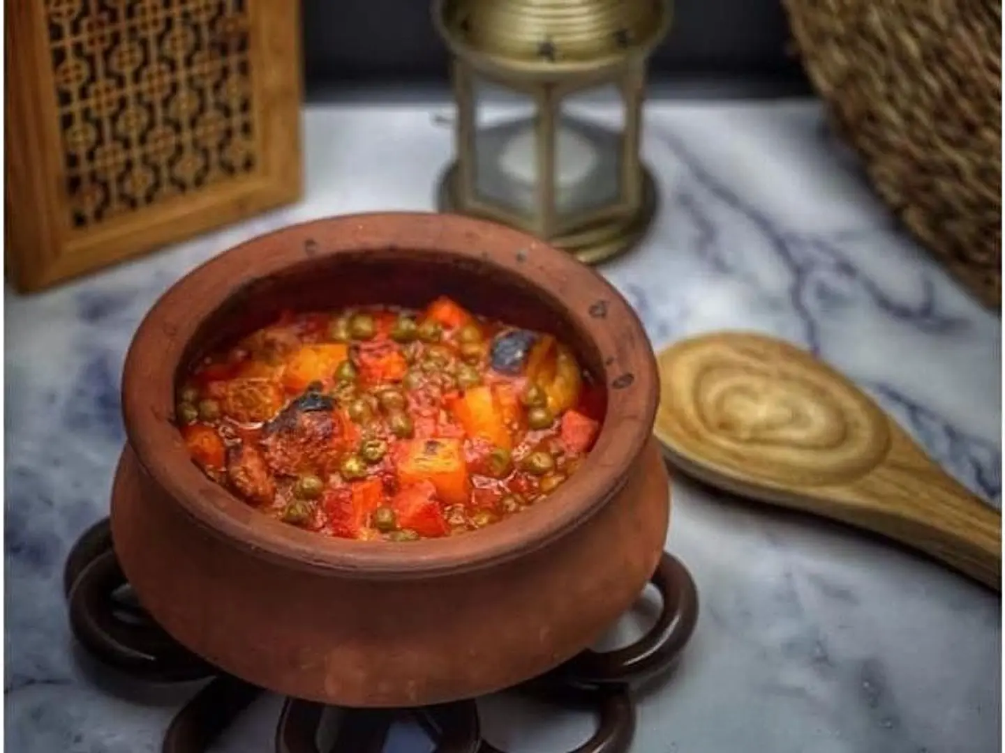 طاجن بسله باللحمه