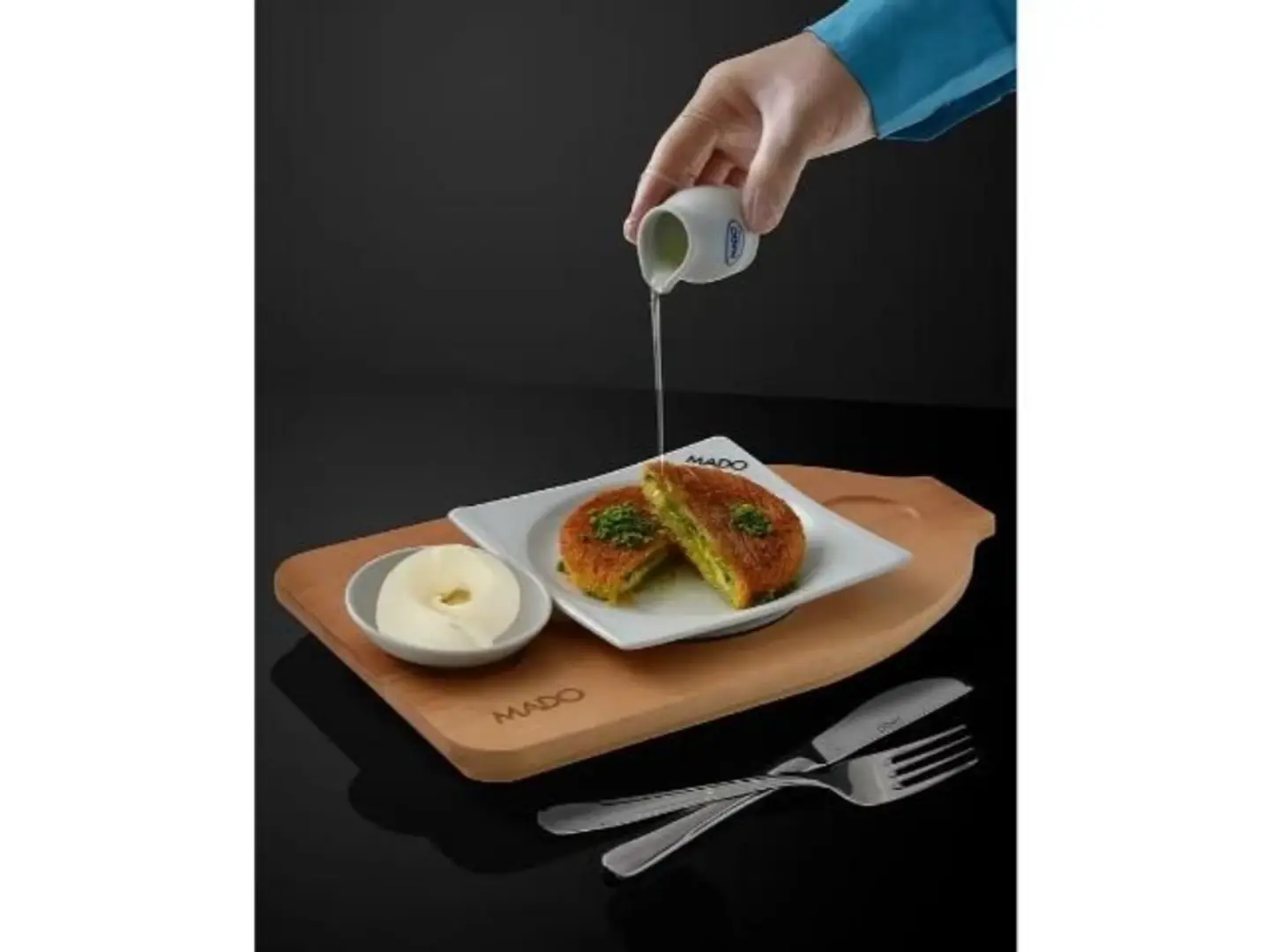 Kunafah With Cream And Pistachio