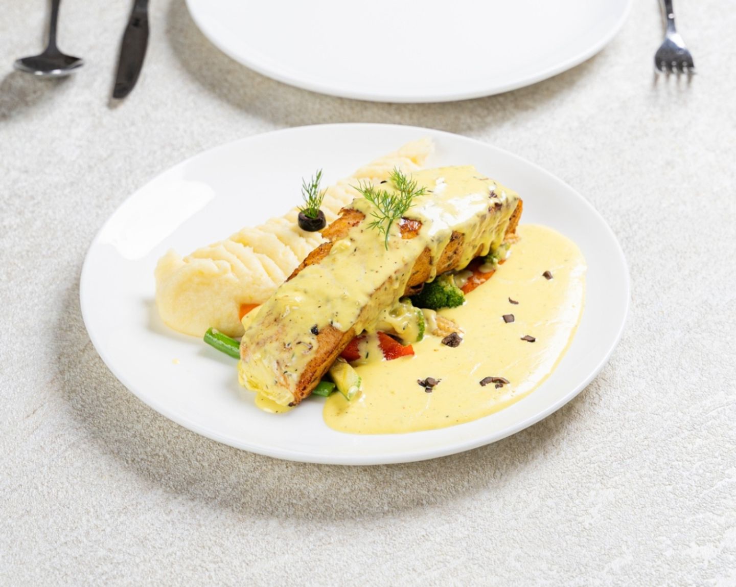 Salmon With Saffron Sauce