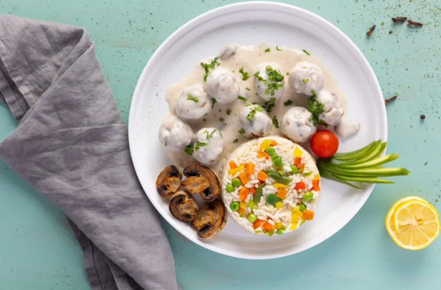 Grilled Chicken Balls With Mushroom Sauce