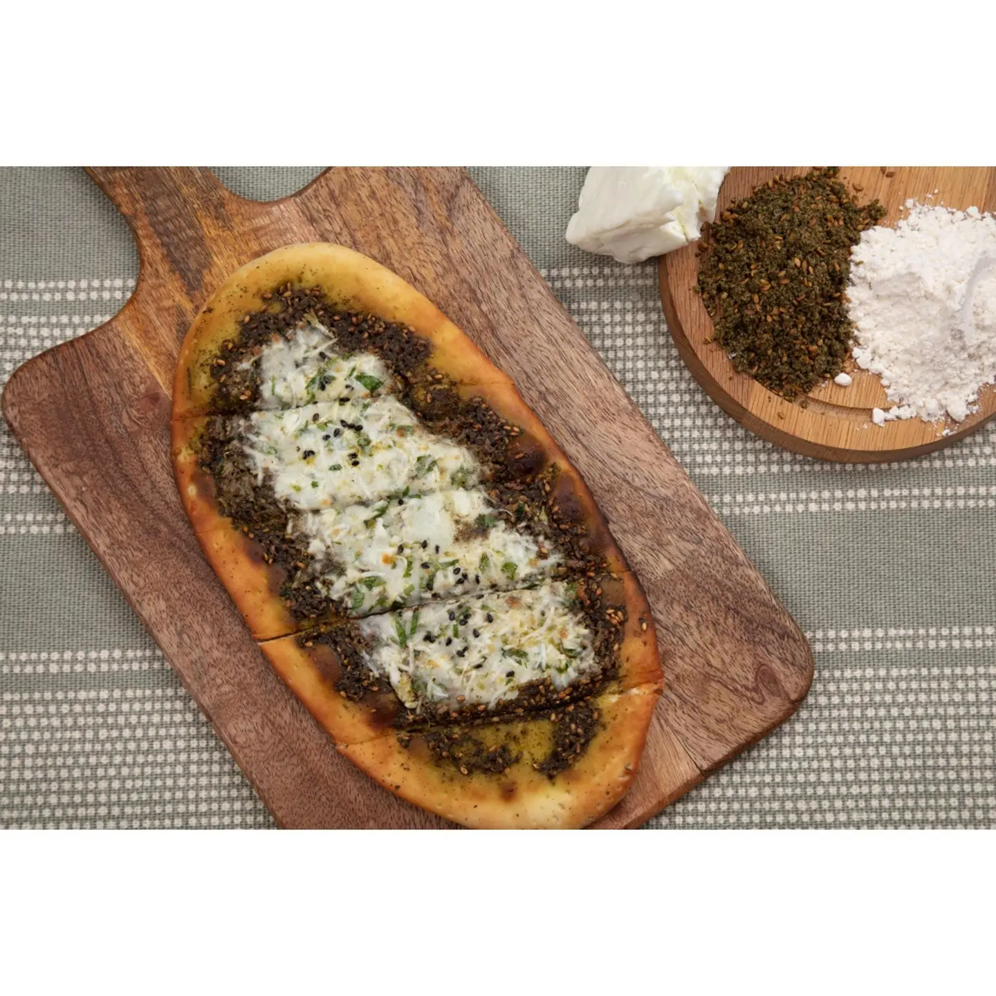 فطيرة لبنه بالزعتر