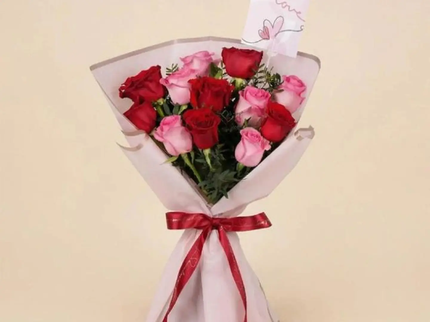 باقة ورد أحمر ووردي