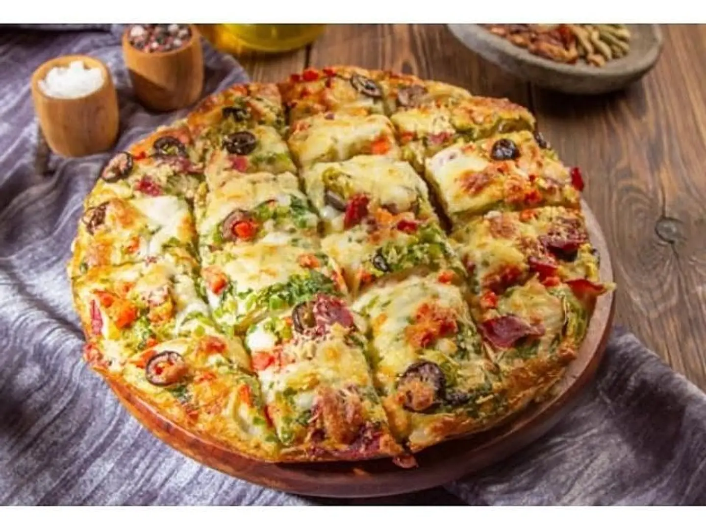 Potato Wedges With Vegetable Pizza