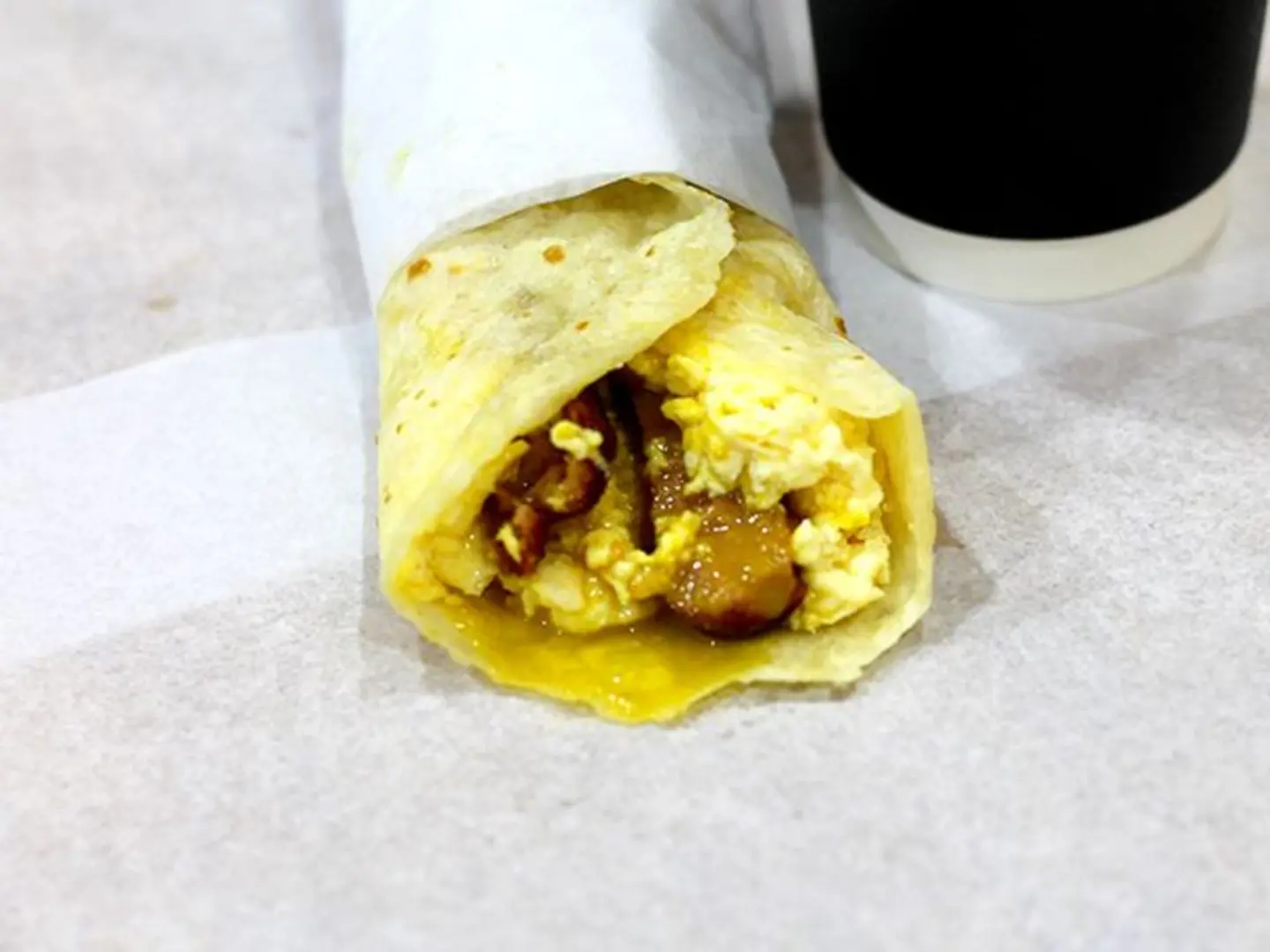 نقانق بيض بالجبن