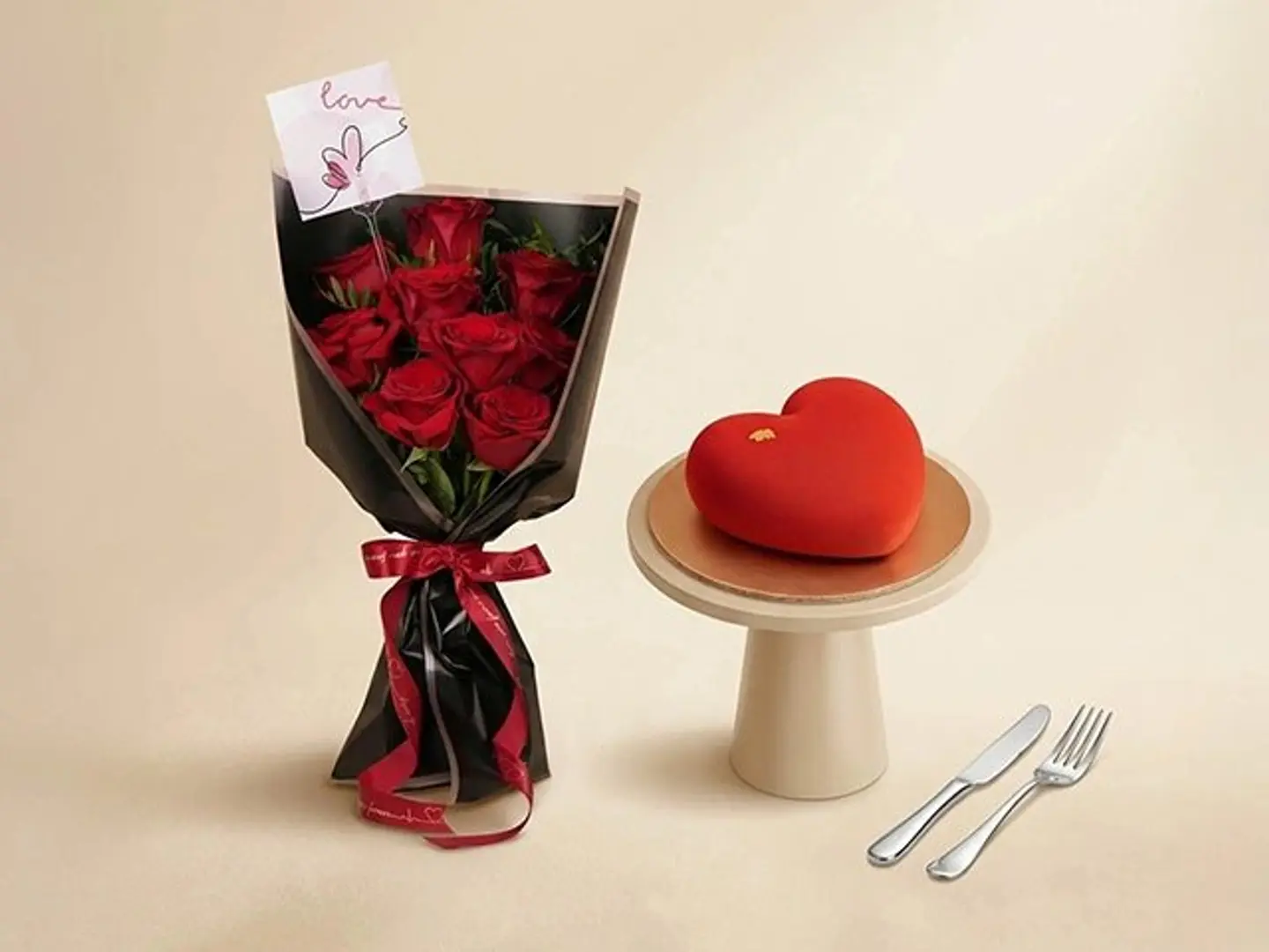 Red Rose Bouquet N Heart Shape Cake