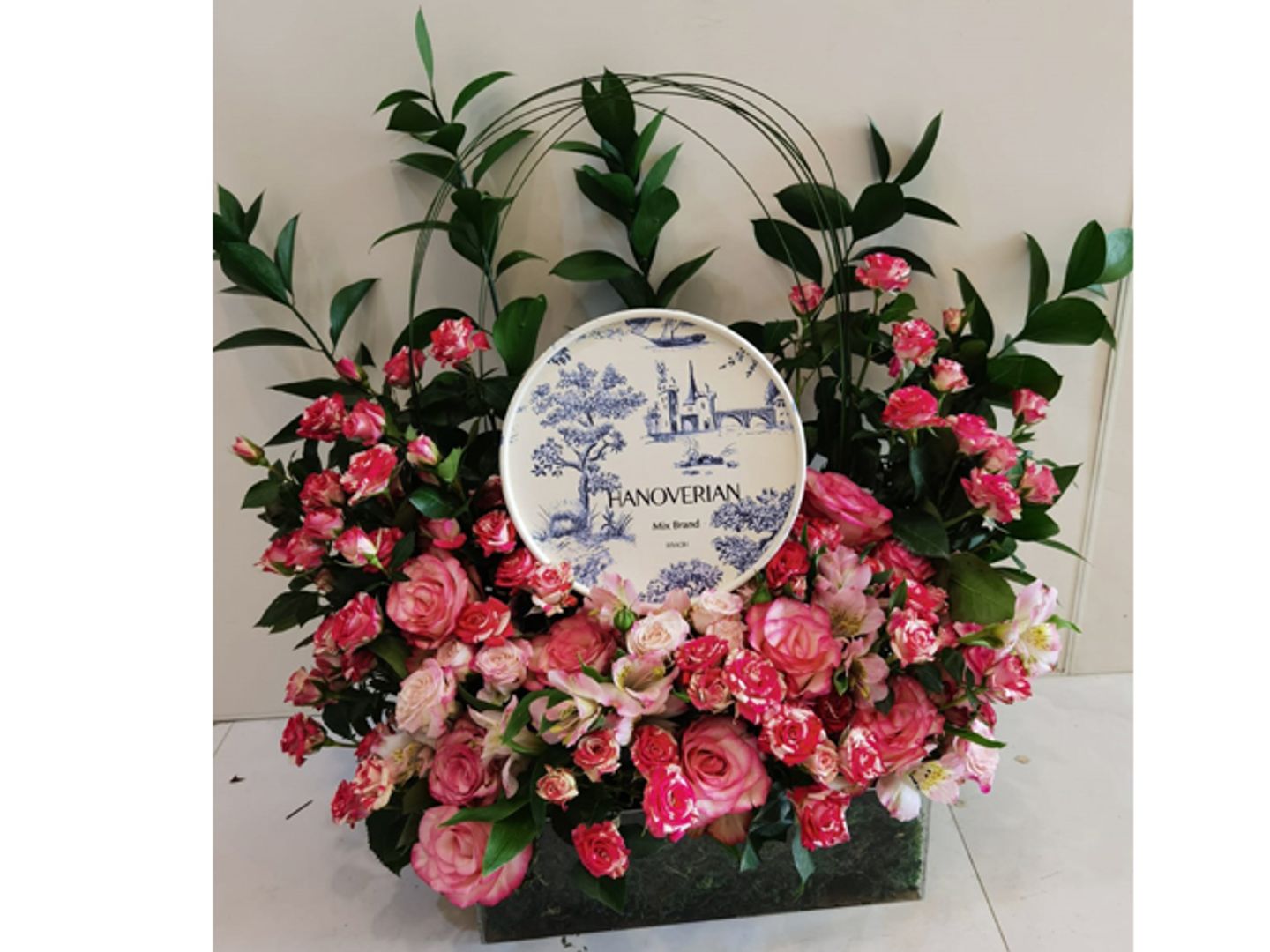 Acrylic With Hanoverian Chocolate 450 Grams With Natural Flowers