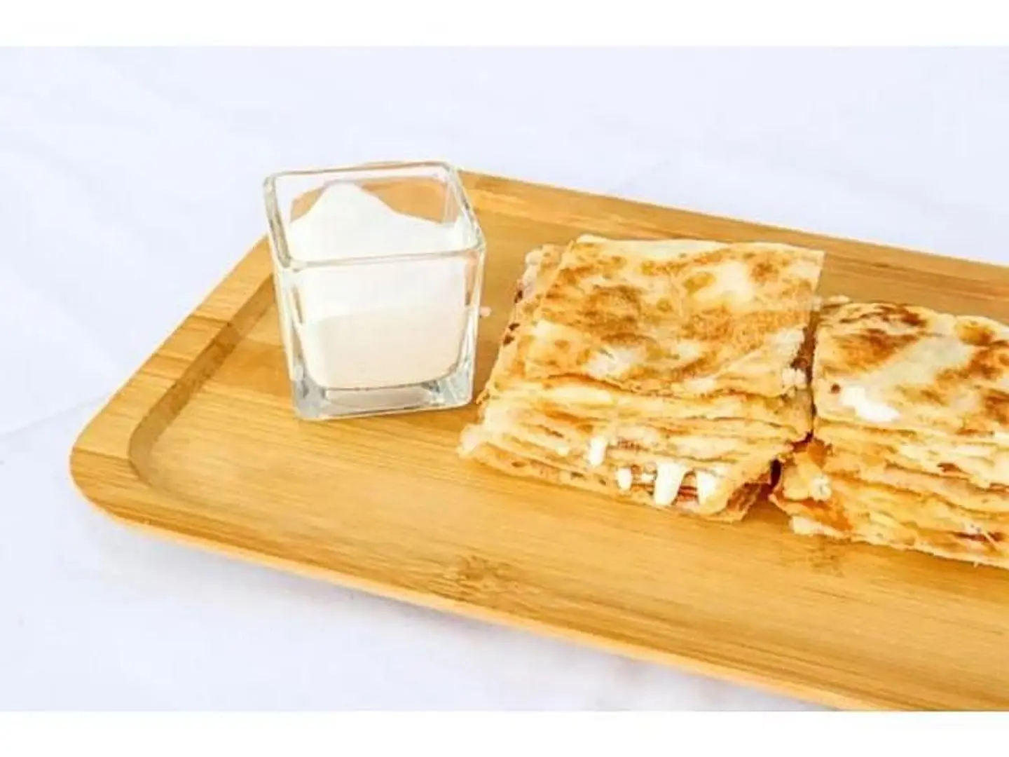 Mutabbak With Melted Cheese