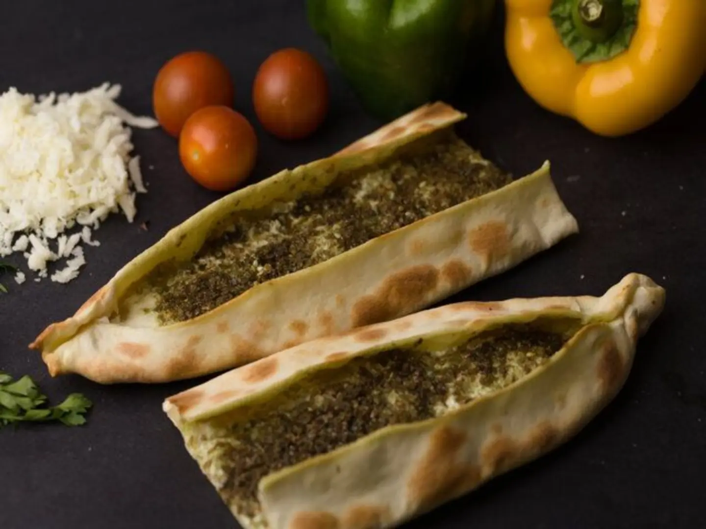 فطيرة لبنه بالزعتر