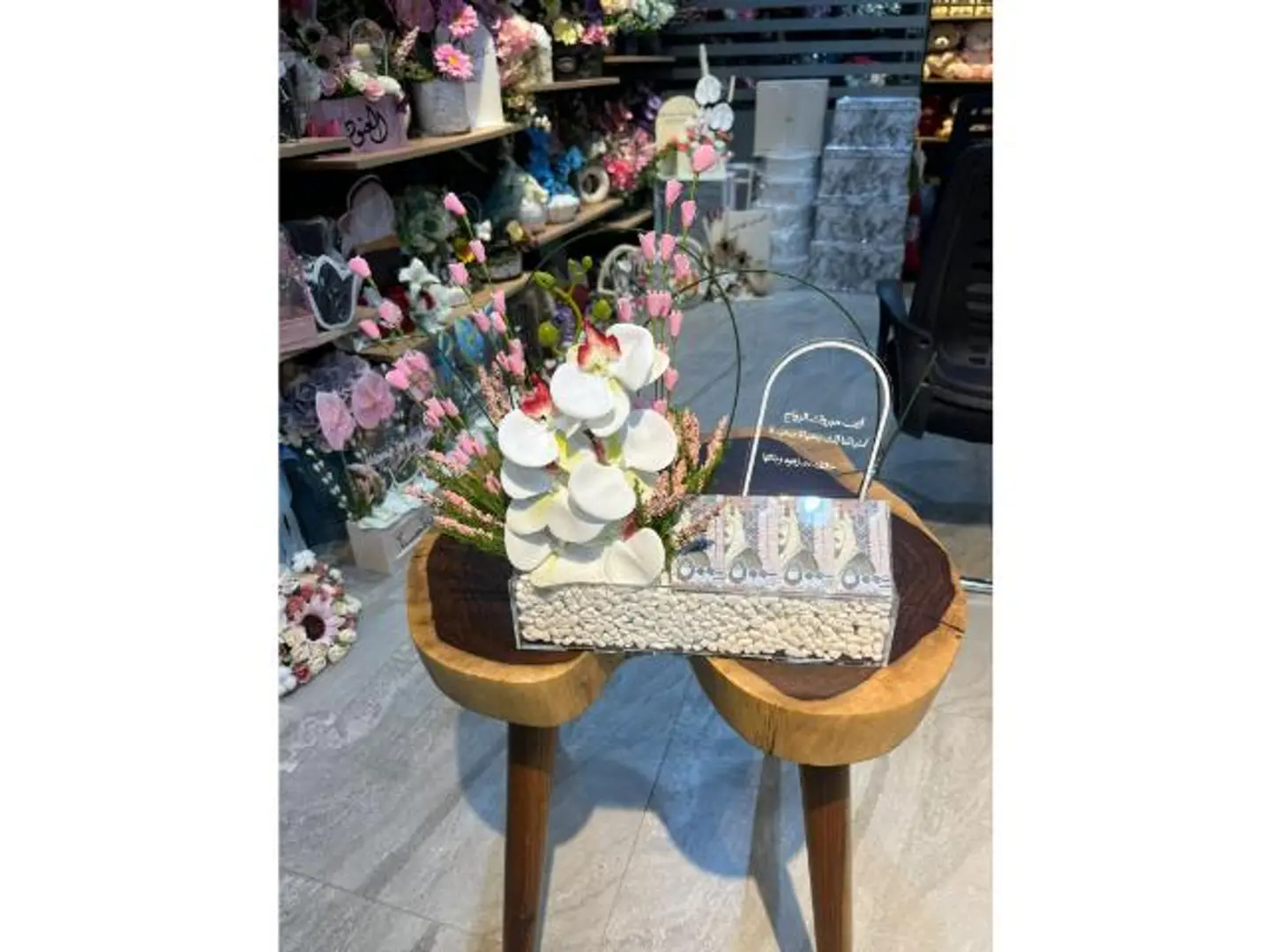 ستاند عروسه ورد صناعي ٤