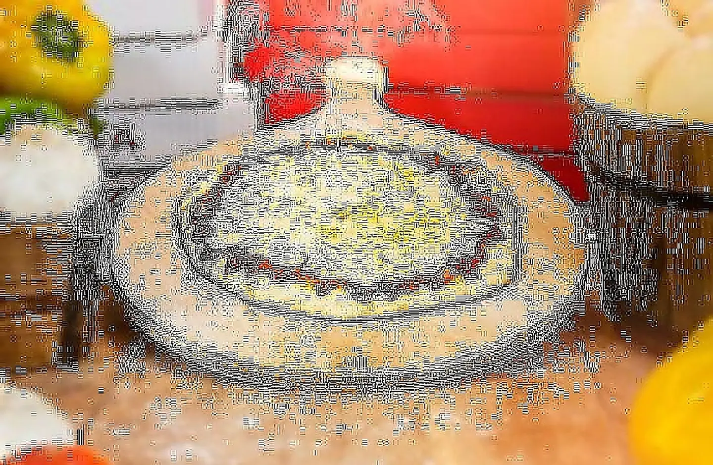 مناقيش محمرة و جبنة وسط