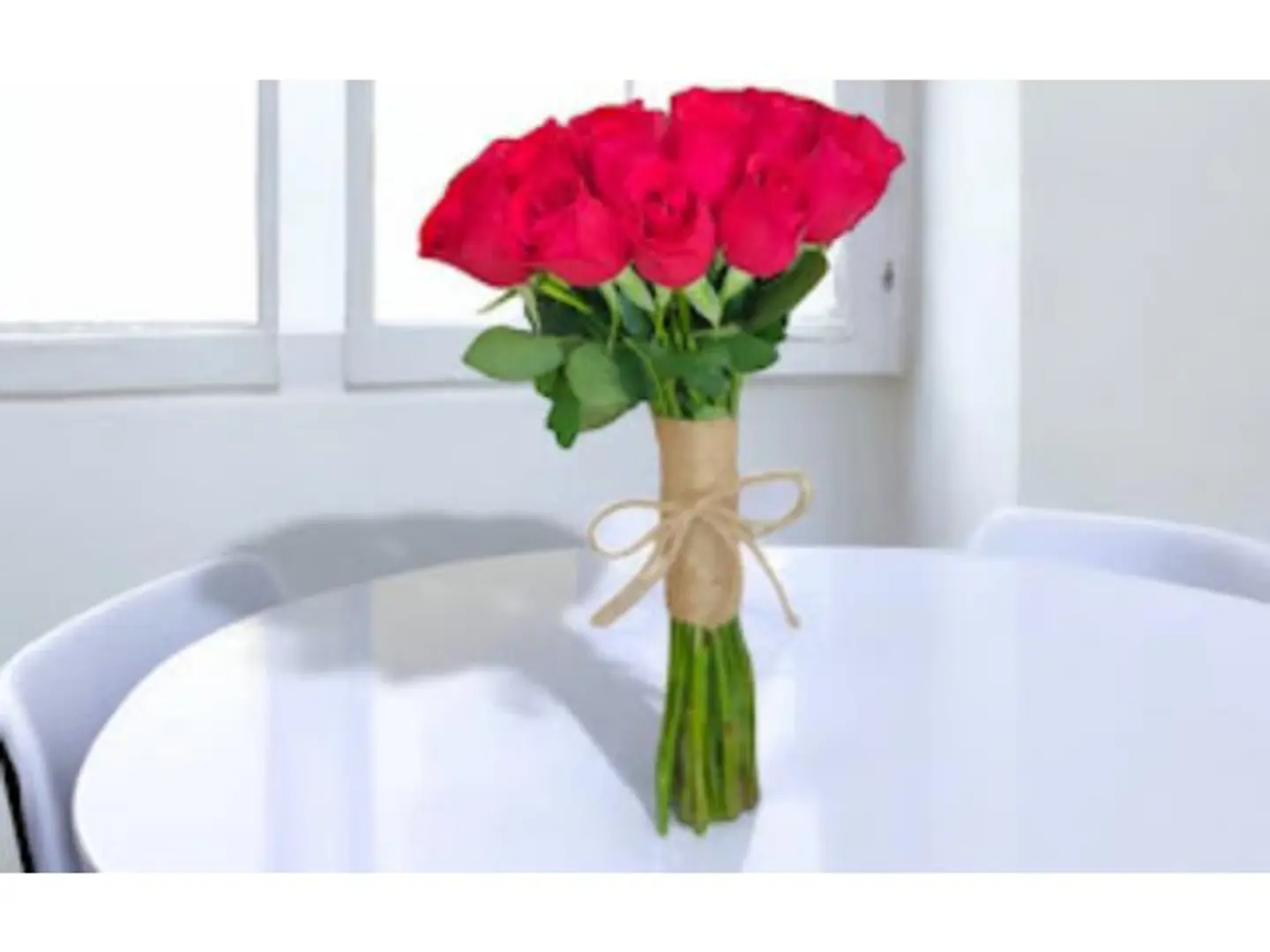 الأحمر الجذاب