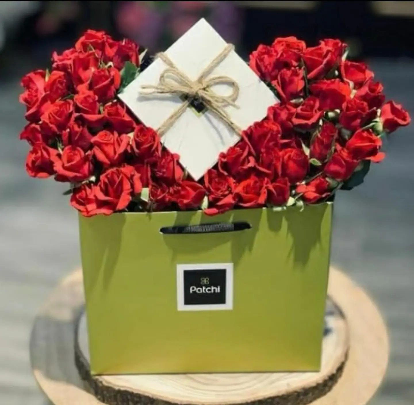 شوكولاتة مع بيبي روز احمر