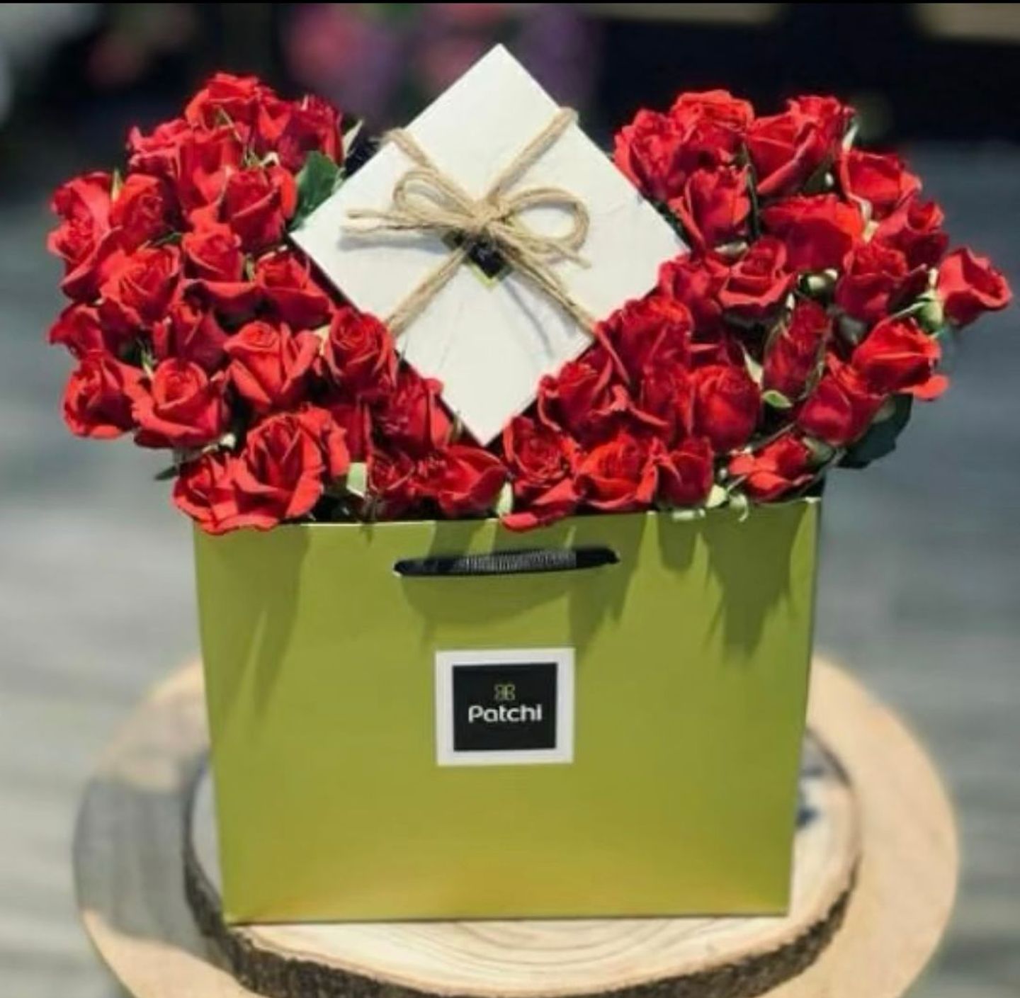 شوكولاتة مع بيبي روز احمر