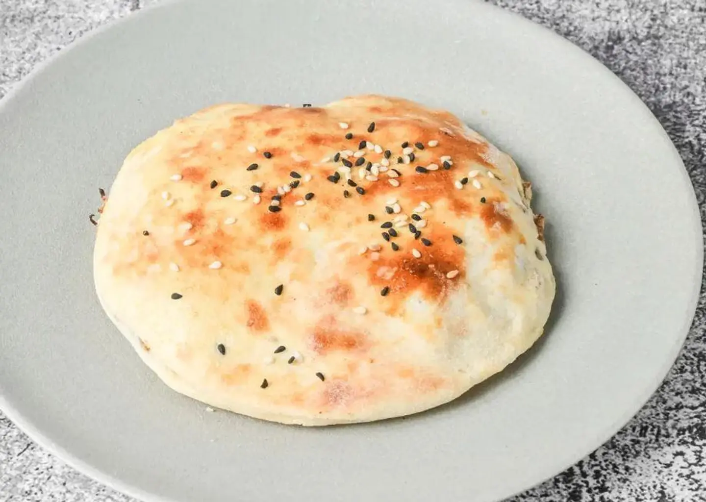 فطيرة جبنة مع نقانق