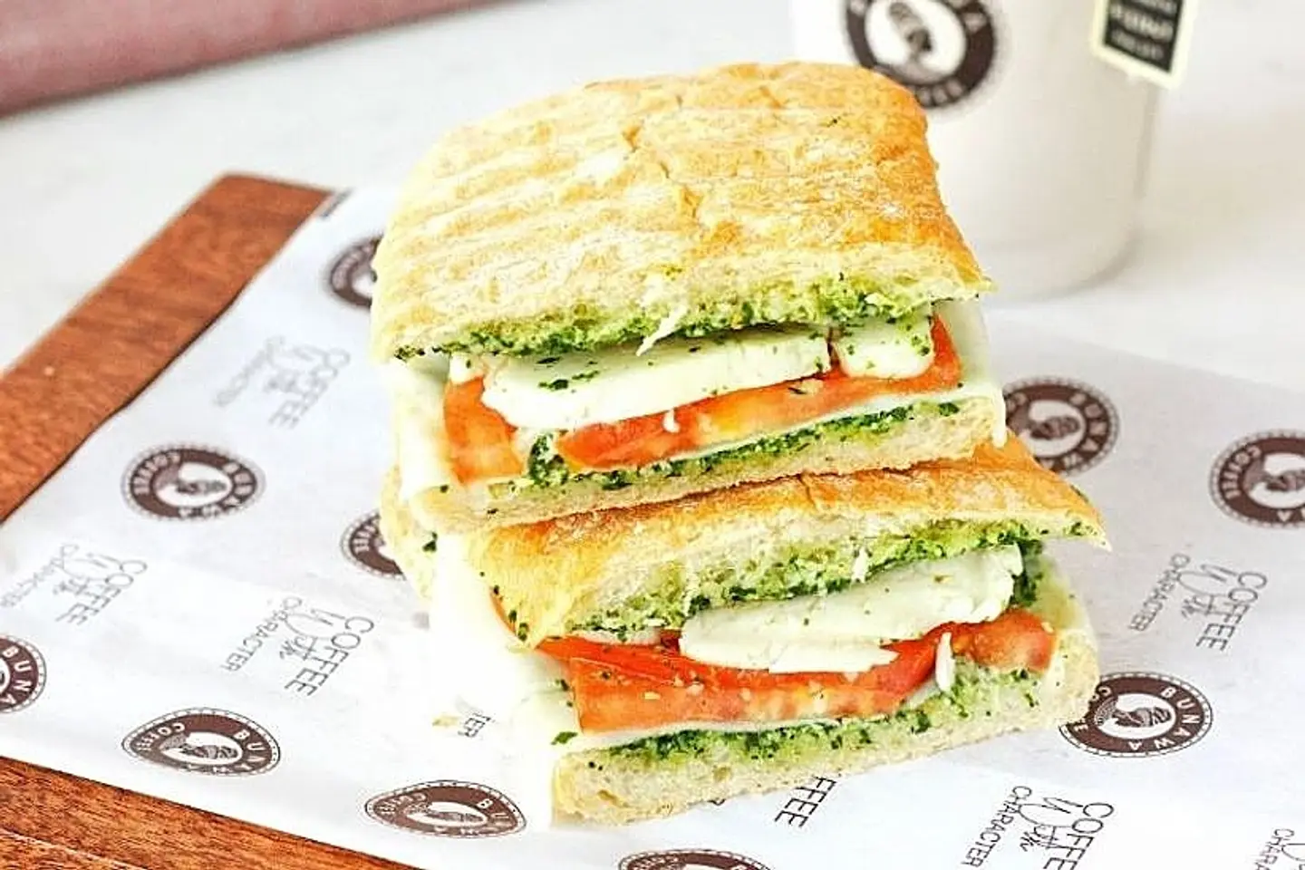 سندوتش حلوم بيستو رسوسو