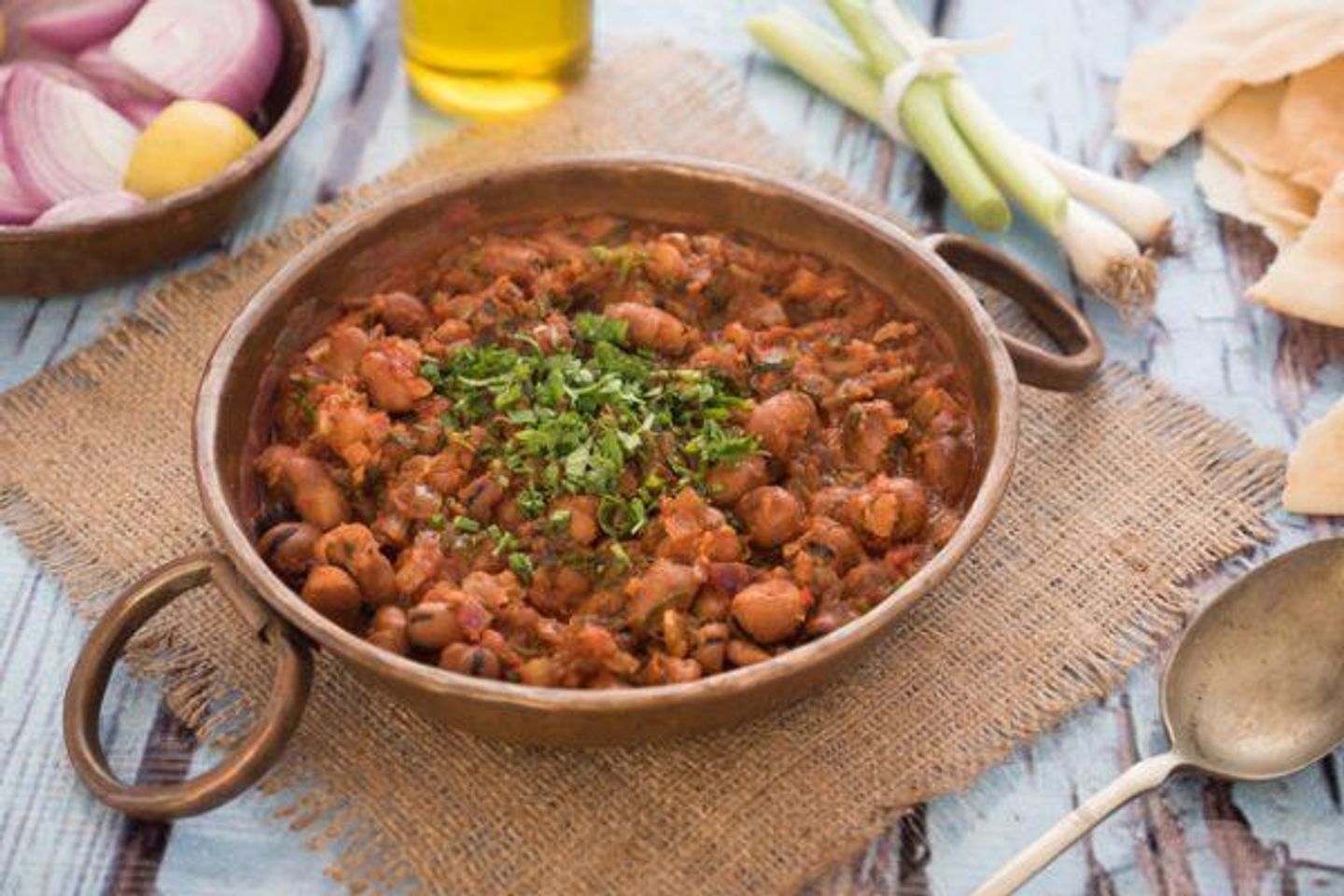 فول بالتونة