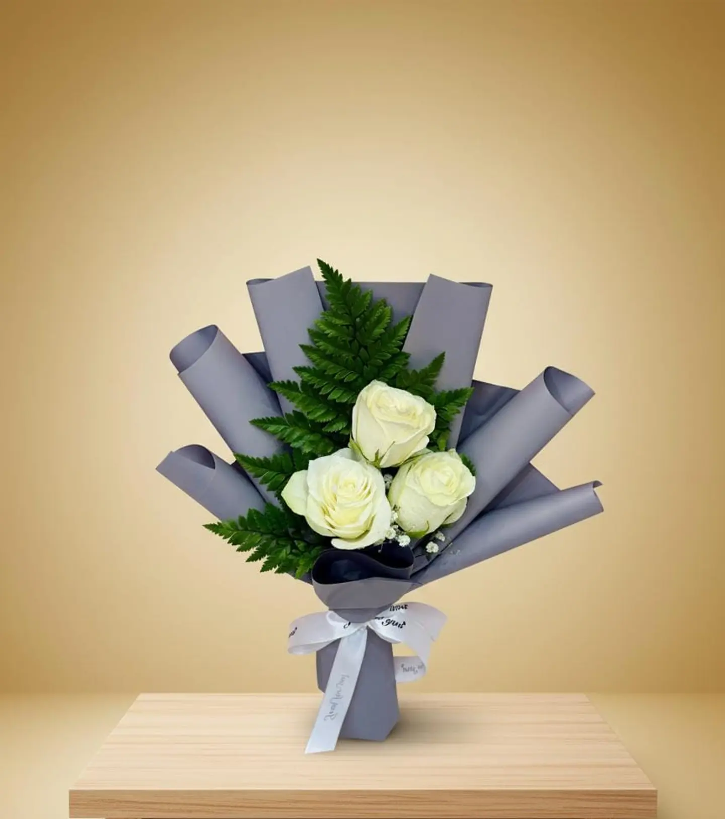 ثلاث ورود مع الملحقات