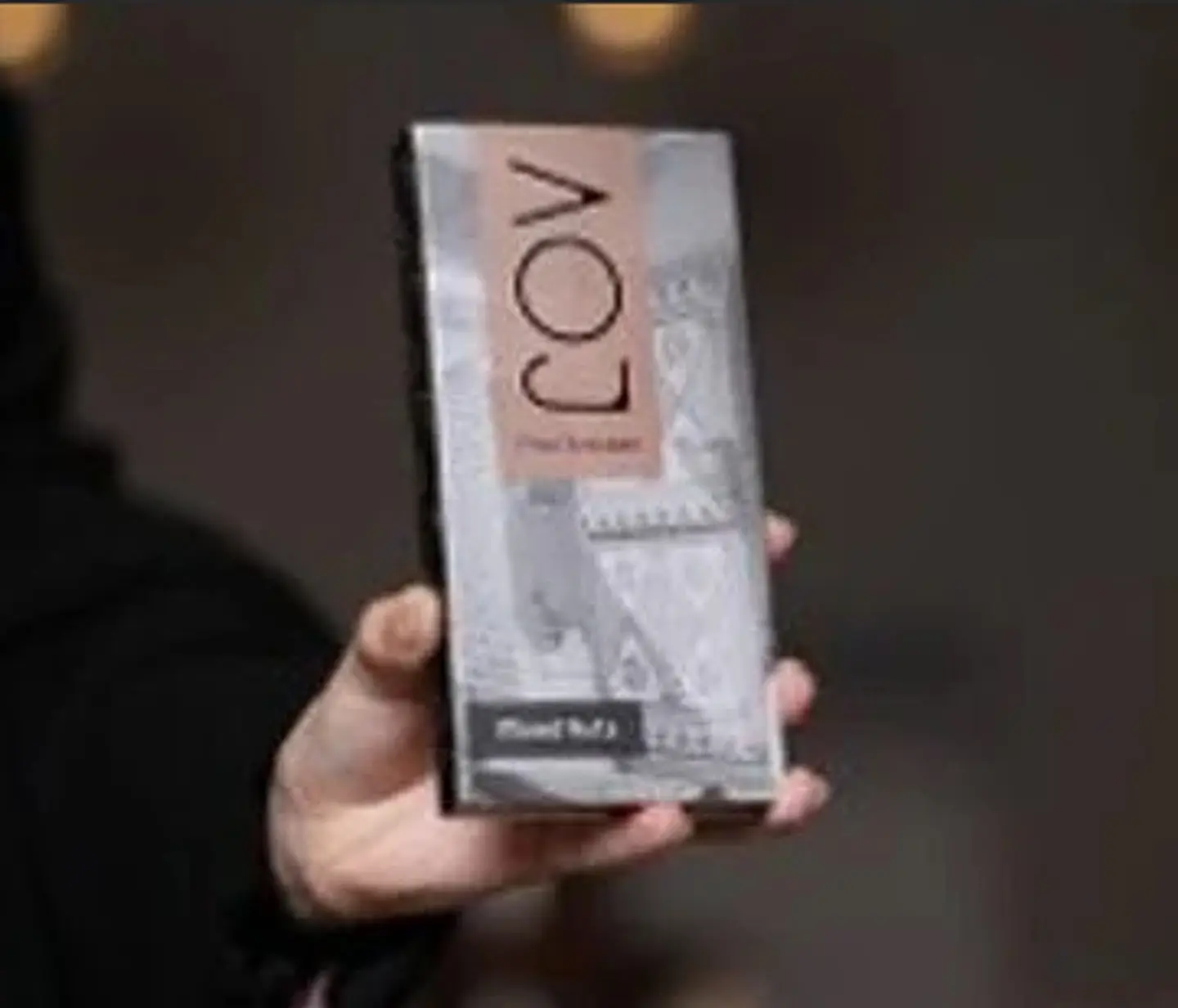 بار الشوكولاتة مع المكسرات السويسرية