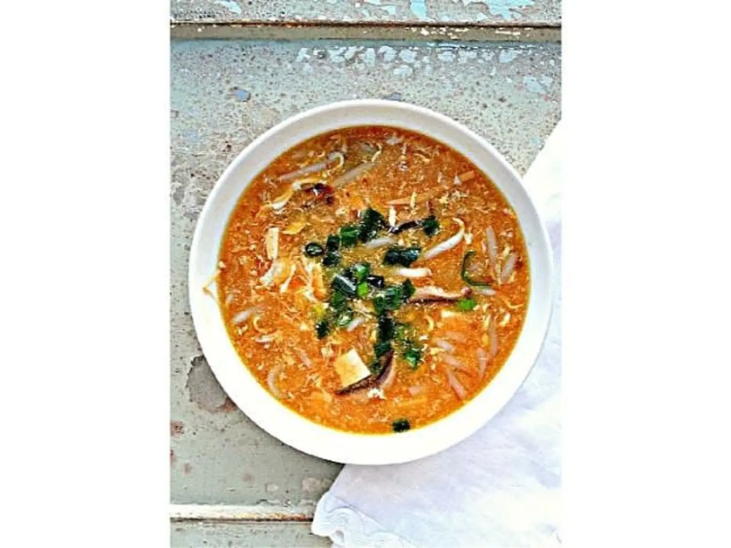 شوربة دجاج حارة وحامضة