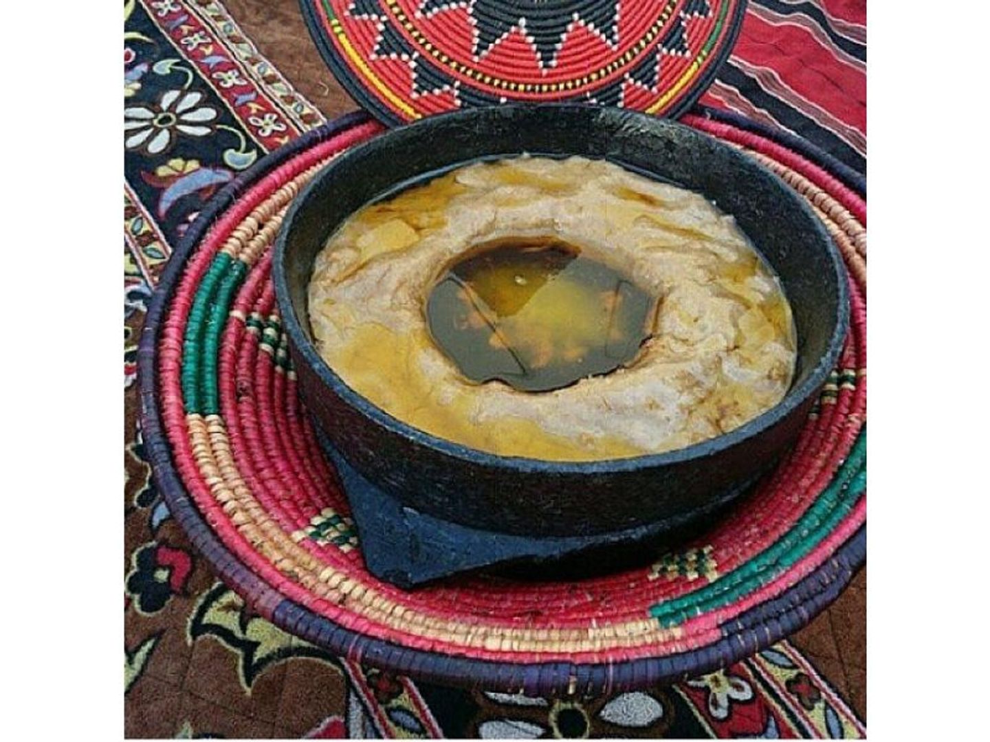 فتة بالتمر مع سمن وعسل