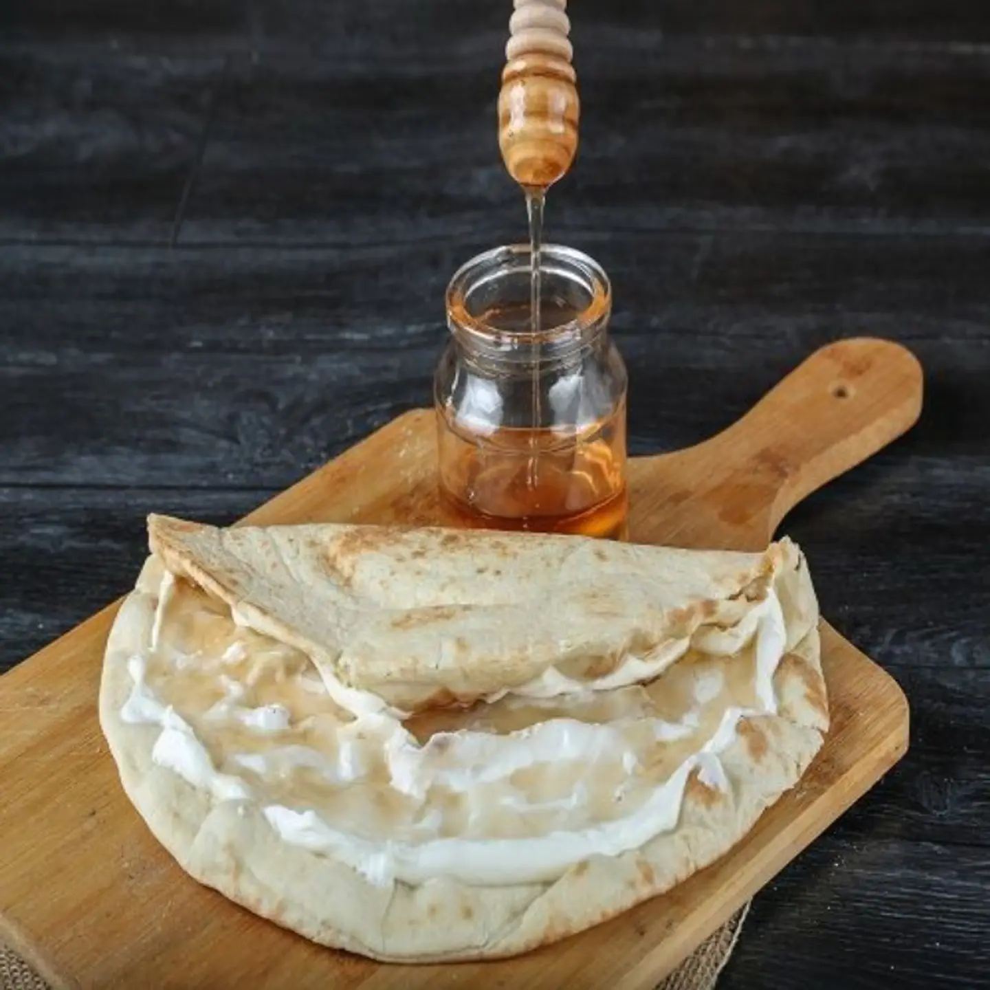منقوشة لبنة و عسل