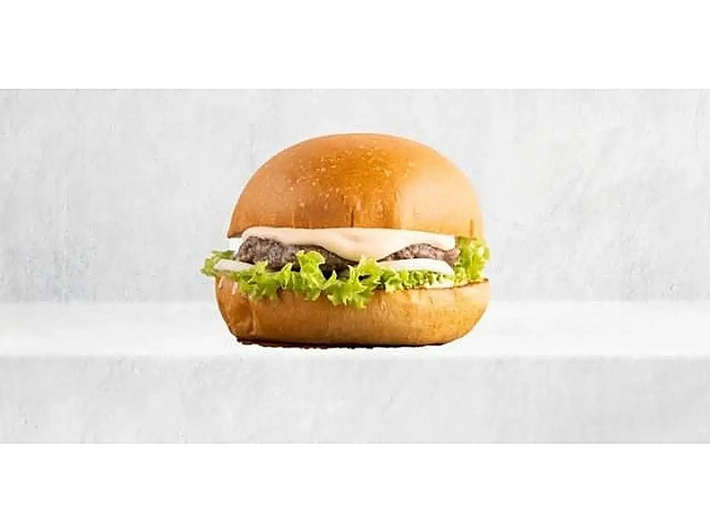 برجر لحم مع بيض وجين