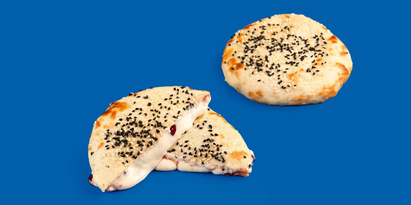 عيش مدور جبن بالعسل