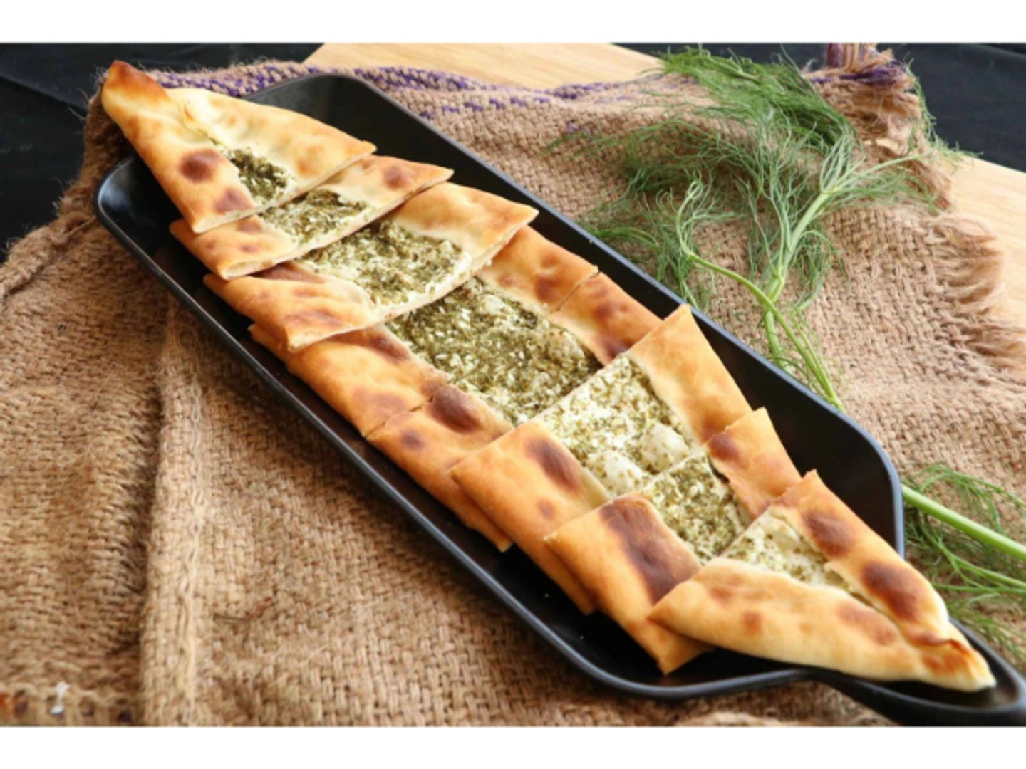 فطيرة جبنة بالزعتر
