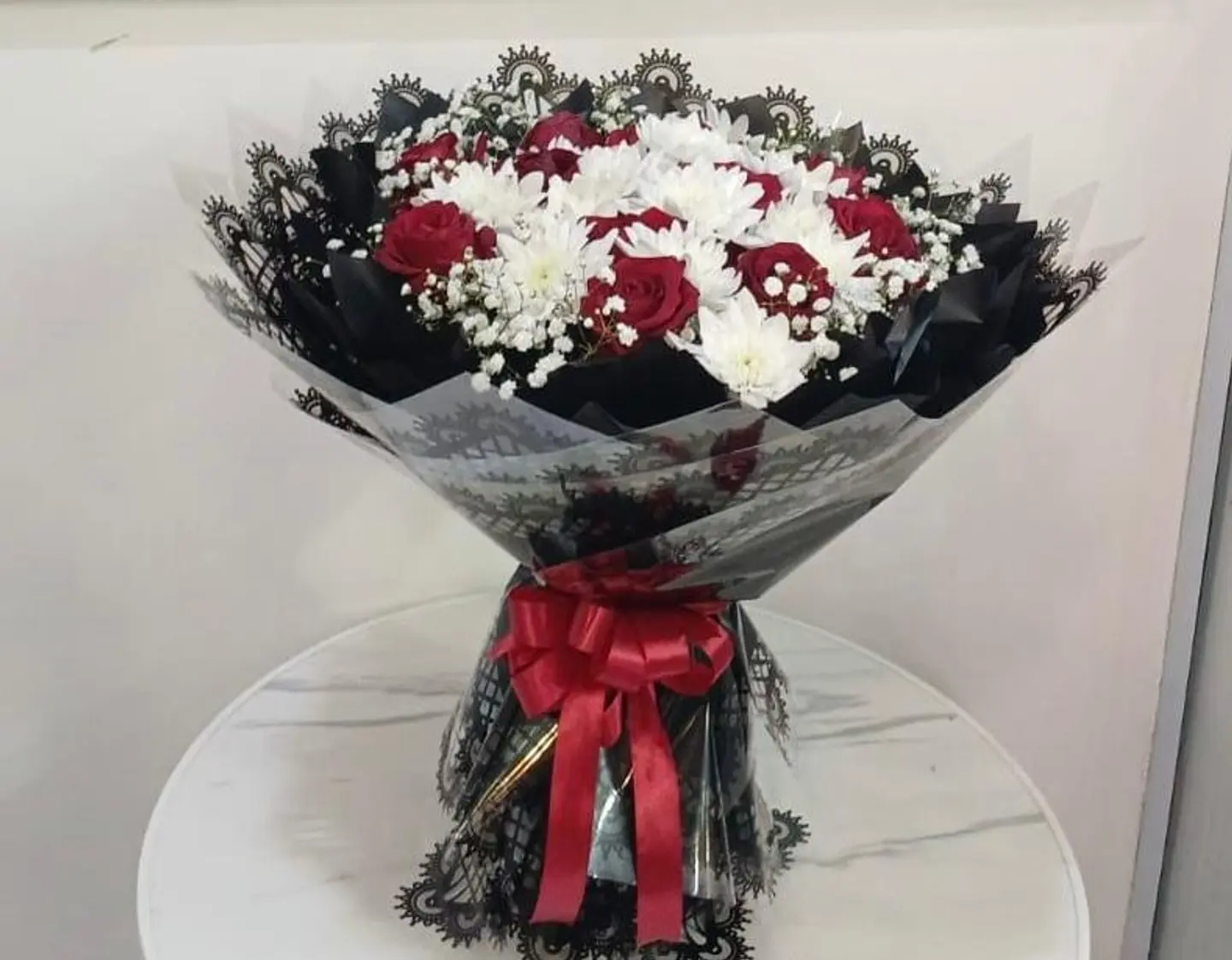 باقة الحب والكبرياء الأنيقة السعر