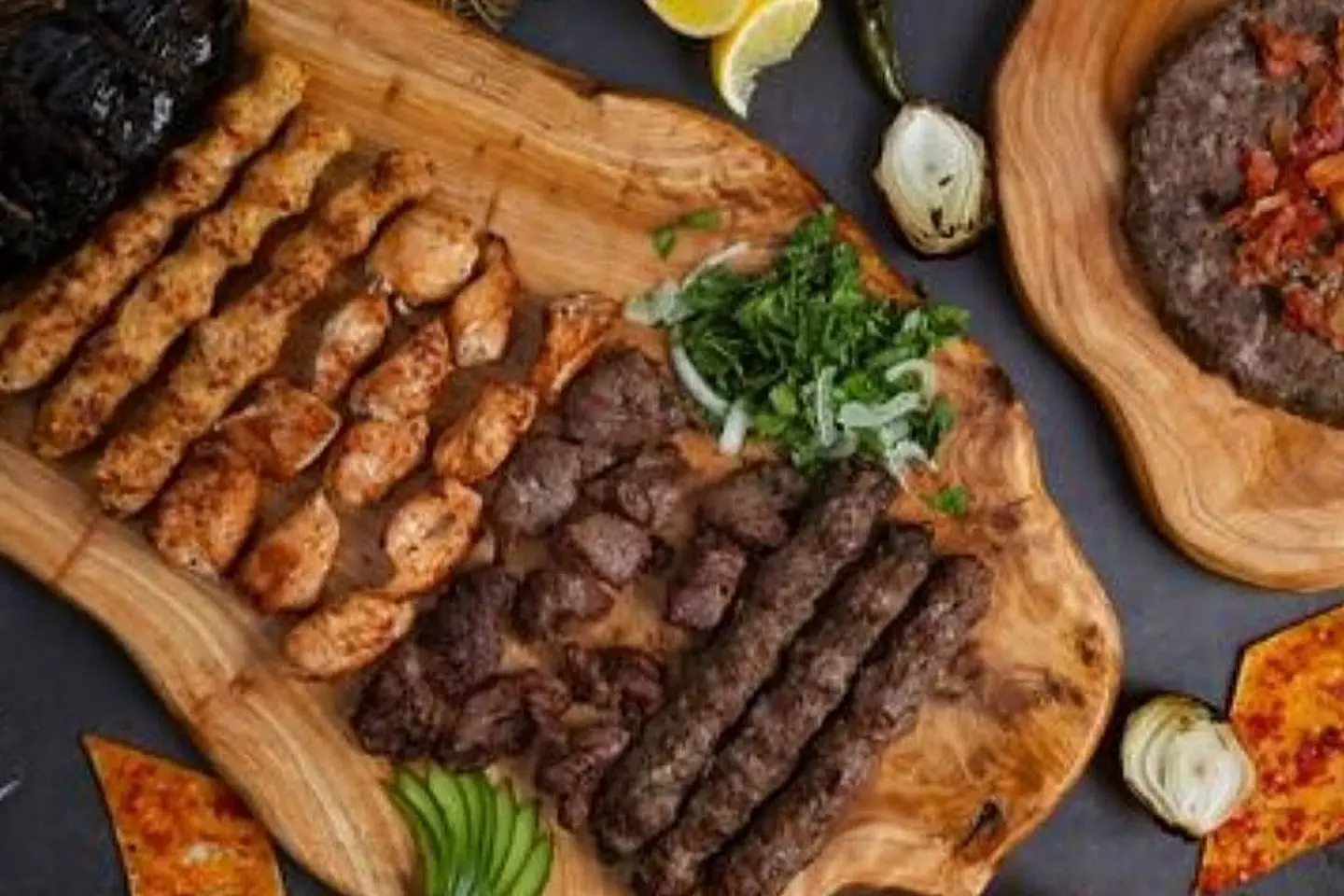 Offer Of A Kilo Of Mixed Grills With A Tray Of Kofta