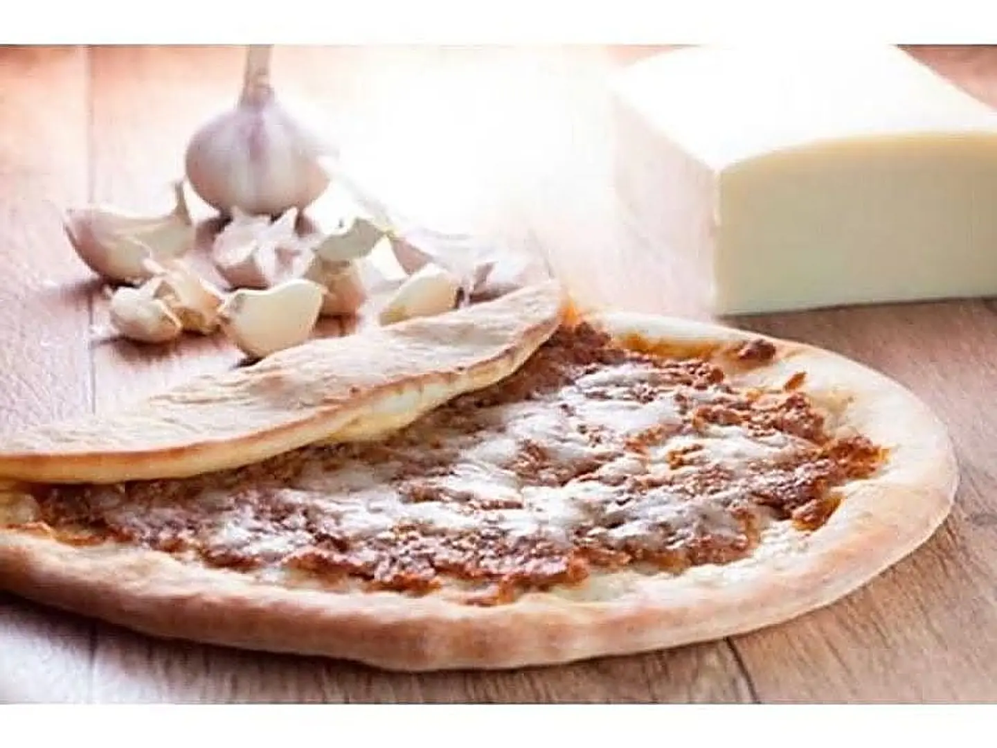 فطيرة لحم وجبن