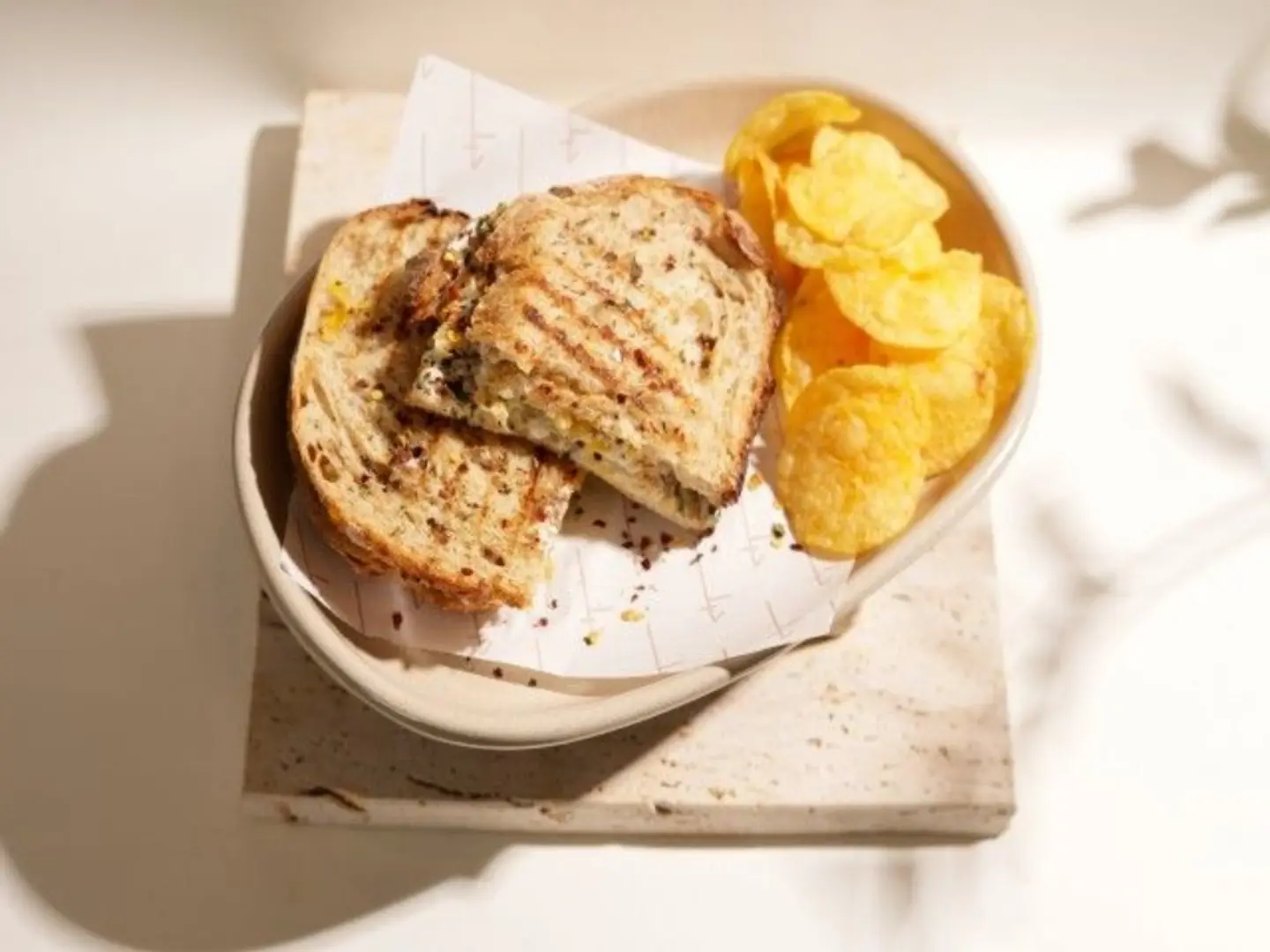 ساندوتش فيتا عسل سبايسي