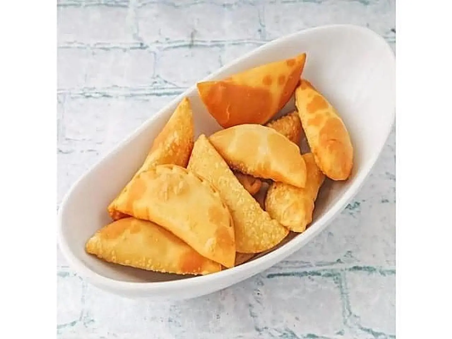 Tray Of 10 Fried Chicken Puff Samosas