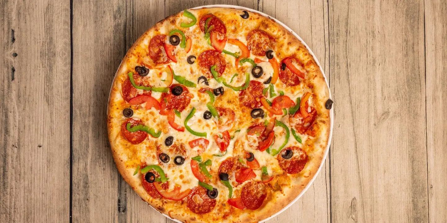 Vegetable Pizza With Pepperoni