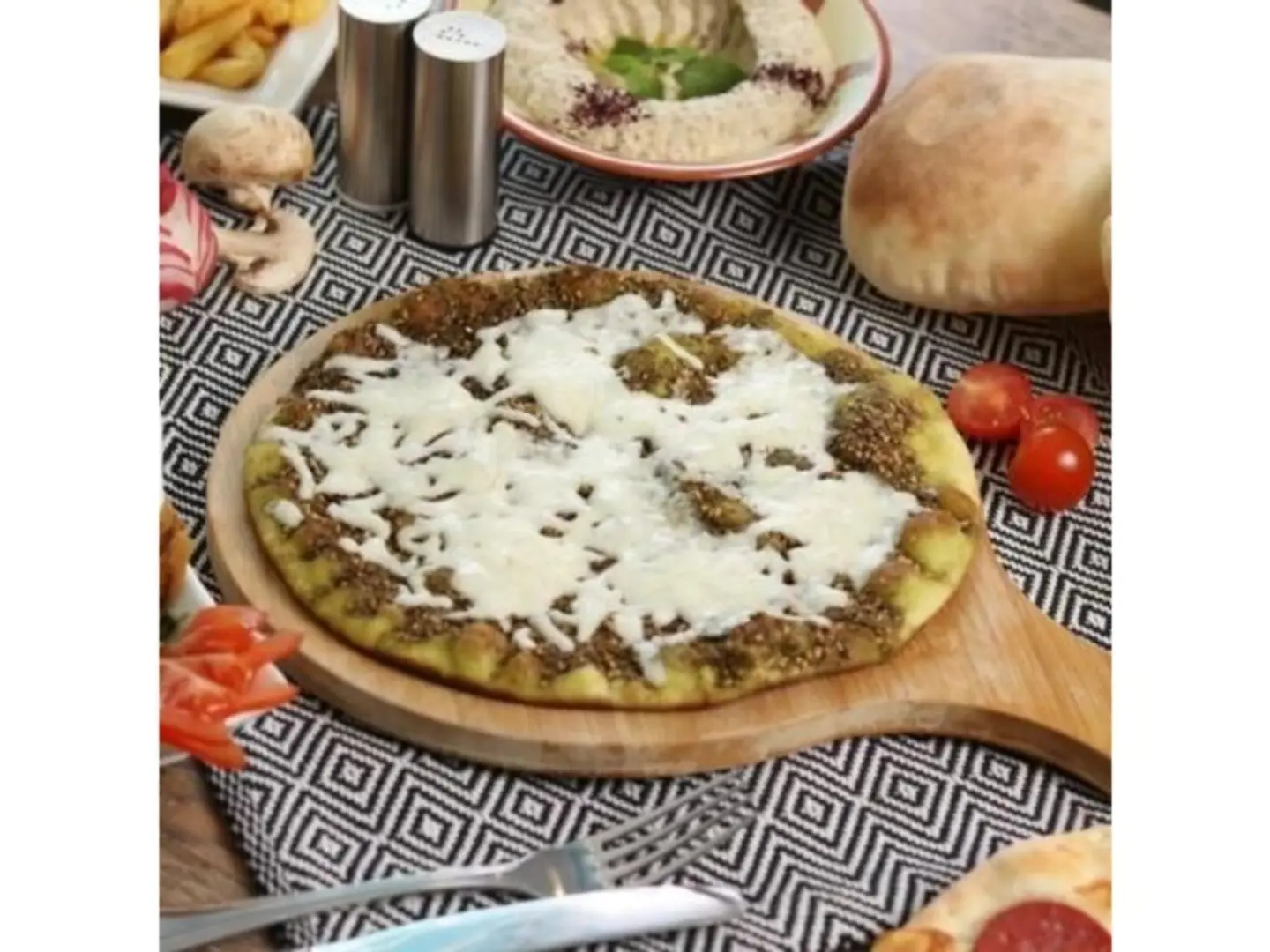 بيتزا جبن بالزعتر