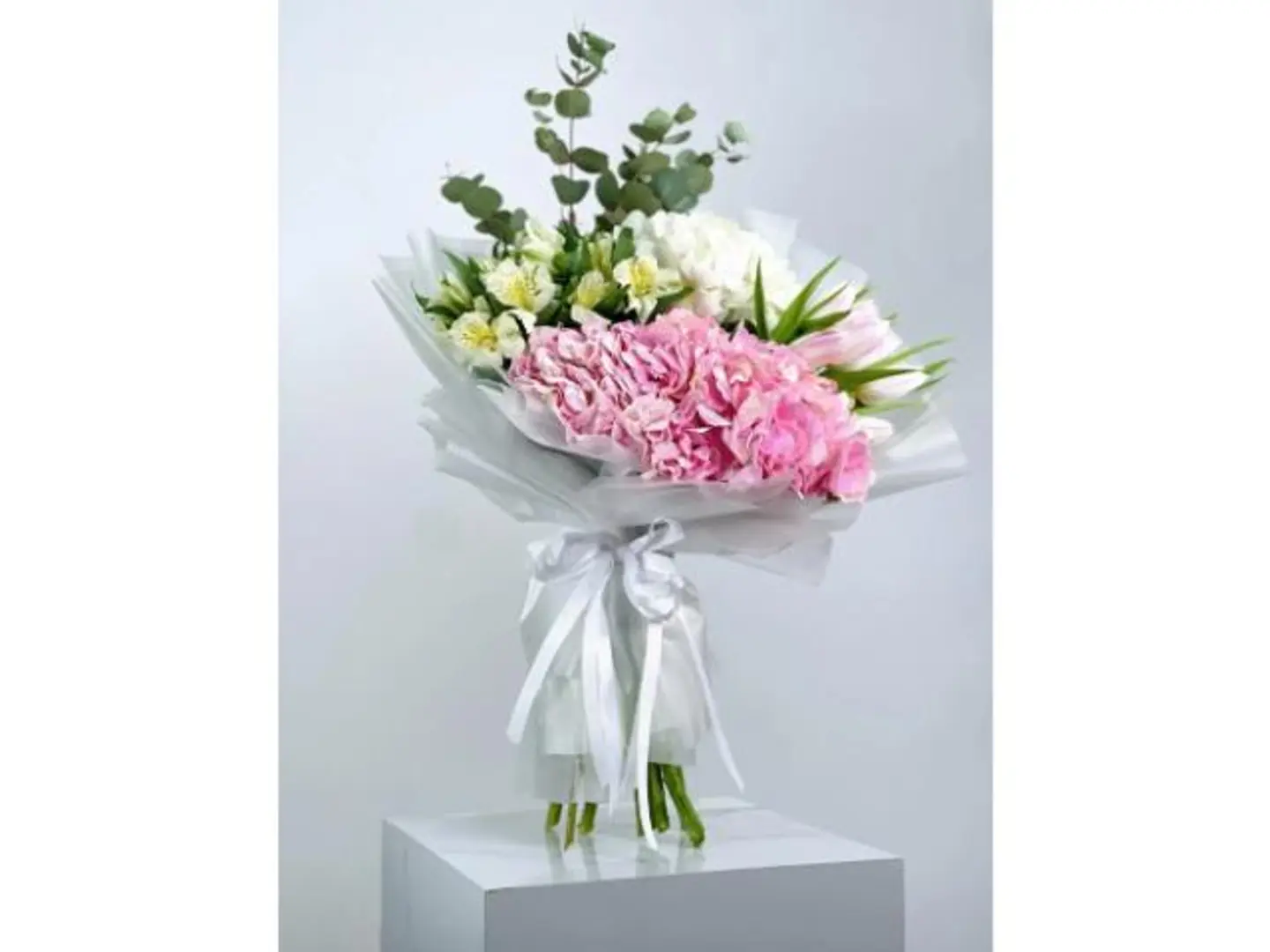 باقة وهج الهيدرنجا والتوليب