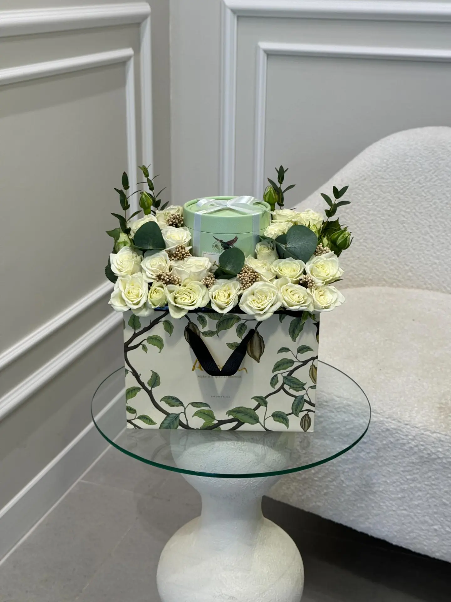 Anoush 24 Roses With Chocolate