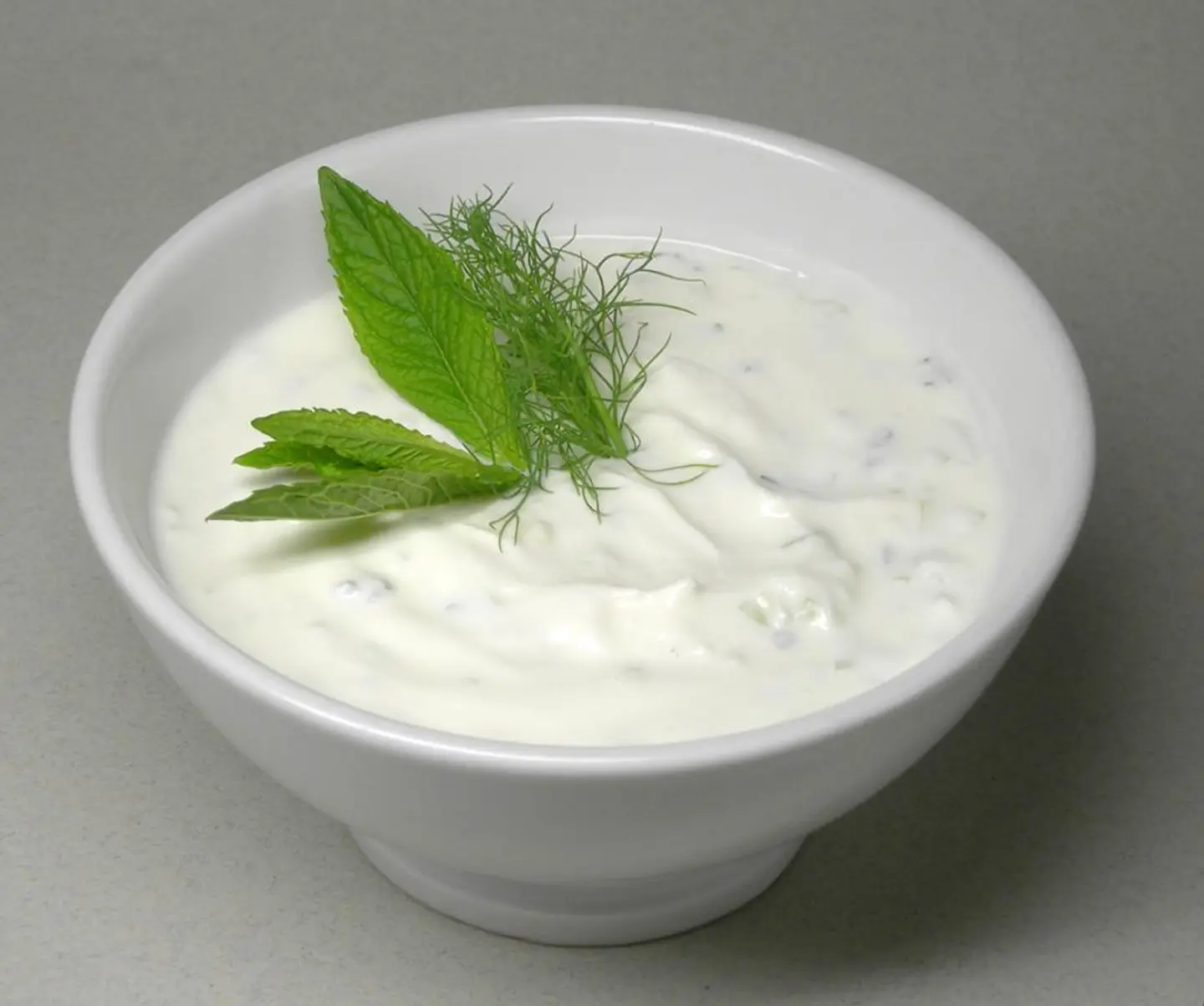 سلطة خيار ولبن